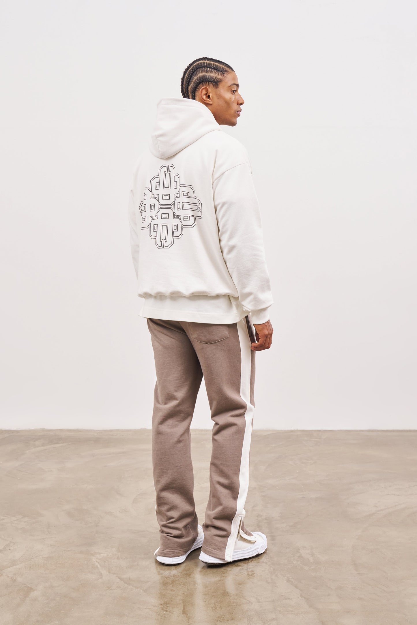 EMBLEM SIDE PANEL SPLIT HEM JOGGERS - BROWN