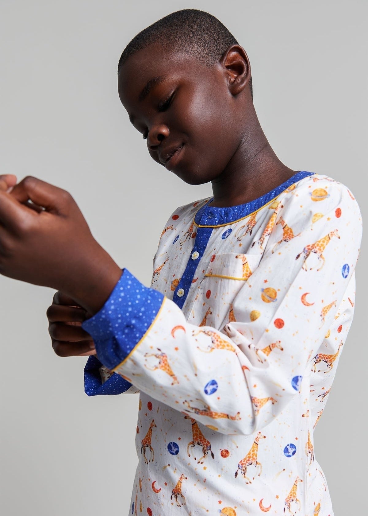 giraffe space odyssey - organic cotton kids pyjama set - Kutti Lulu