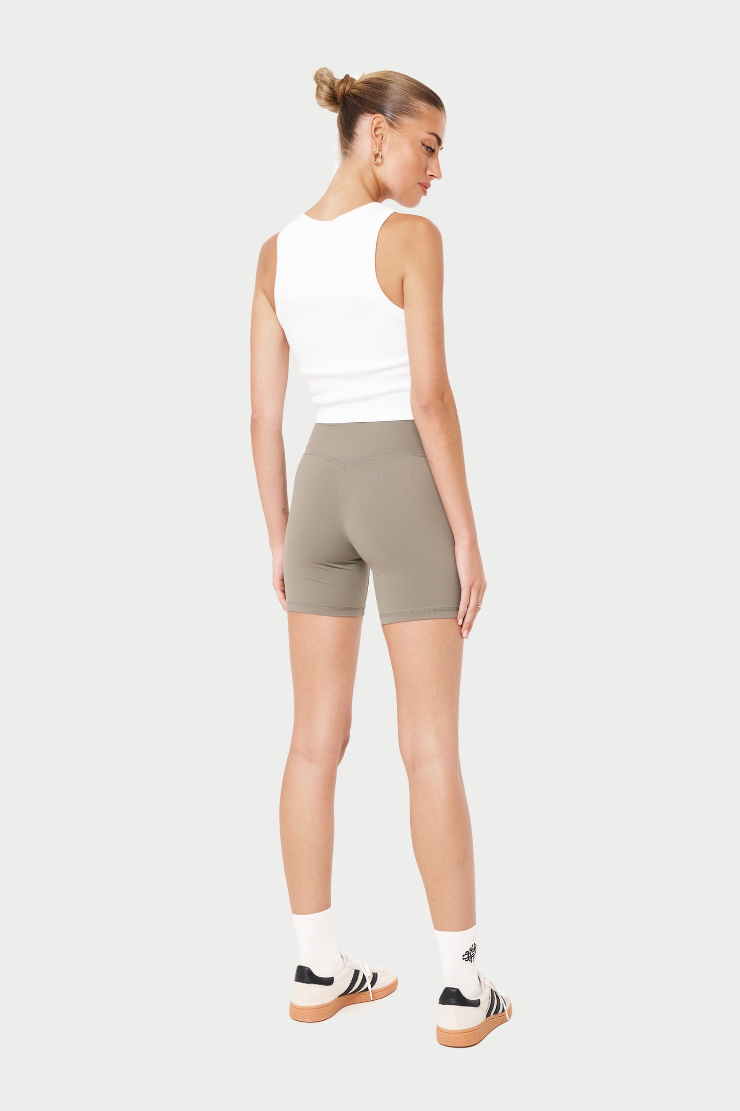 EMBLEM SCULPTING CYCLING SHORTS - KHAKI