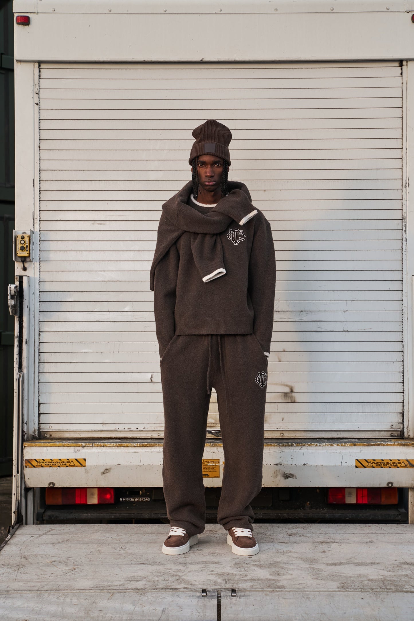 MONOGRAM KNITTED CREW - BROWN