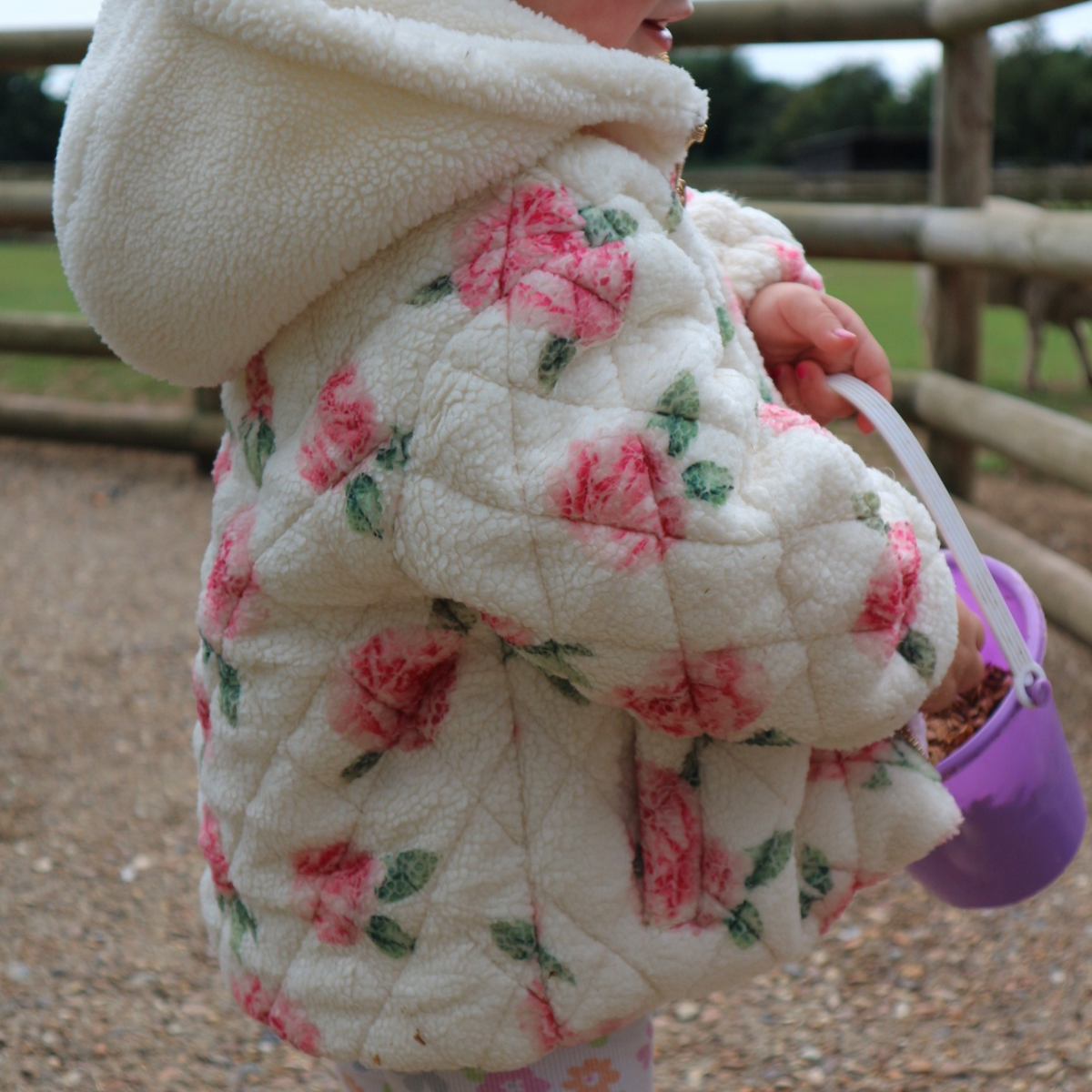 The Rosie Edit Fleece — White Daisy