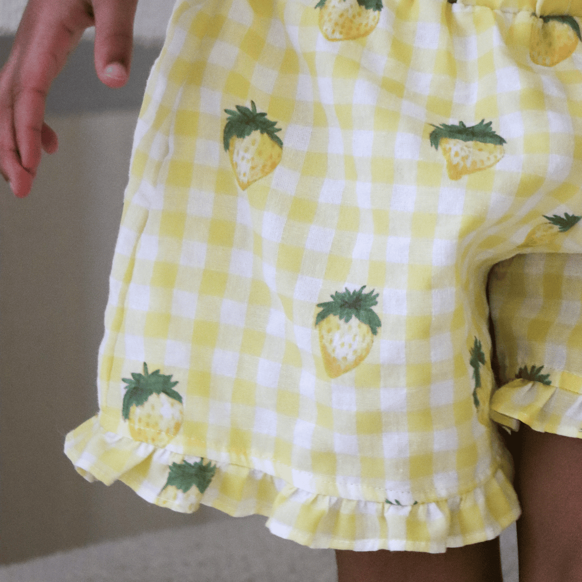 Fruity Shorts — White Daisy