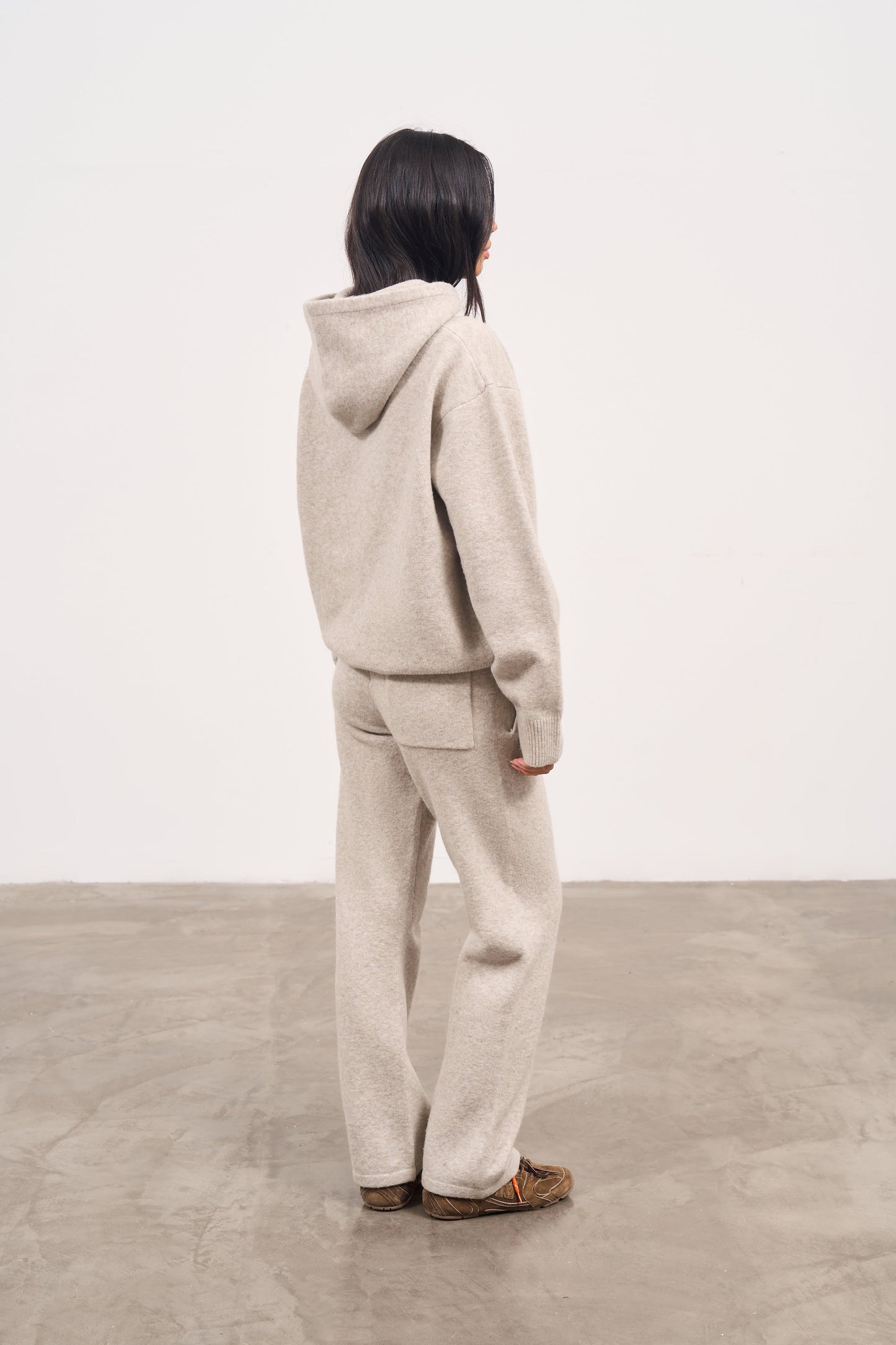 FLUFFY EMBLEM KNITTED HOODIE - BEIGE