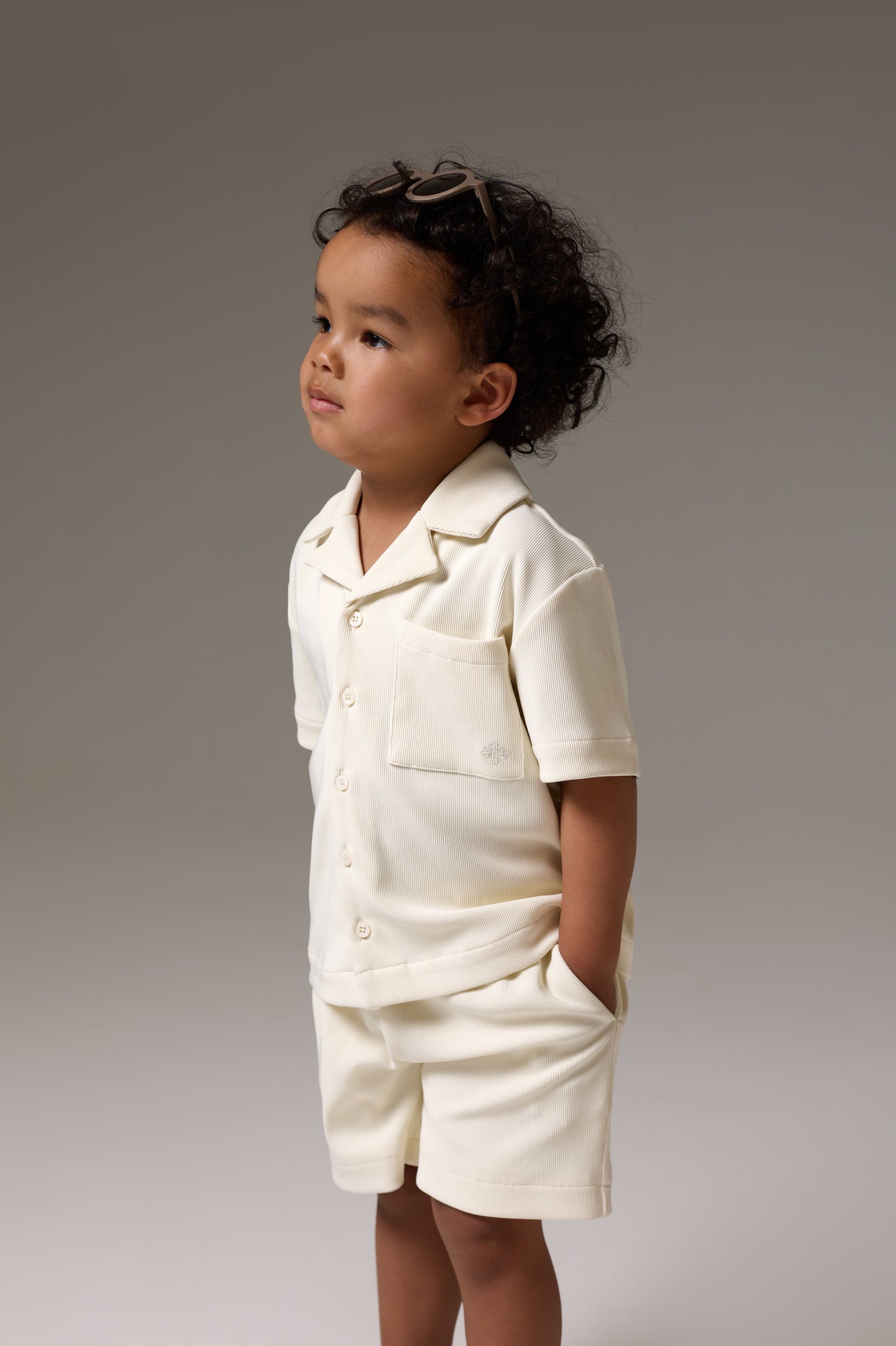 KIDS RIBBED SHORTS - STONE