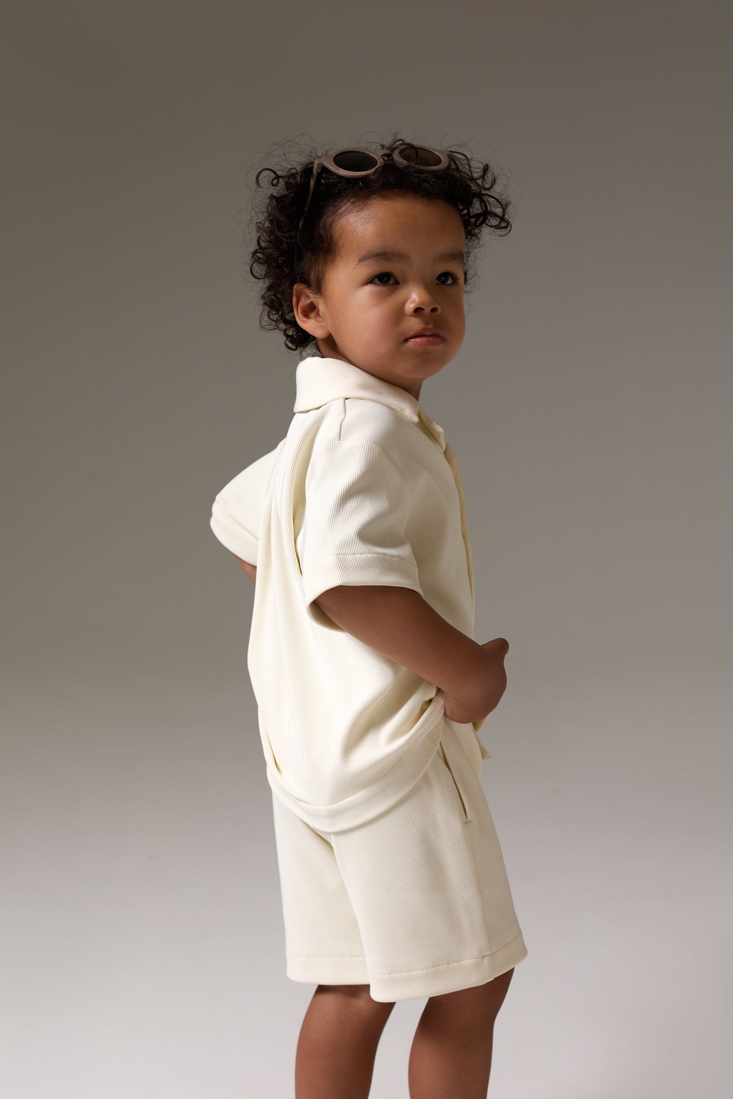 KIDS RIBBED SHORTS - STONE