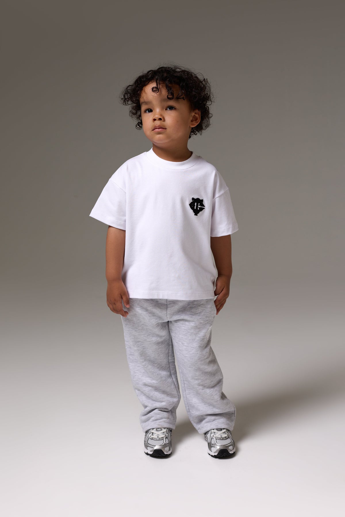 KIDS MONOGRAM EMBLEM APPLIQUE T-SHIRT - WHITE