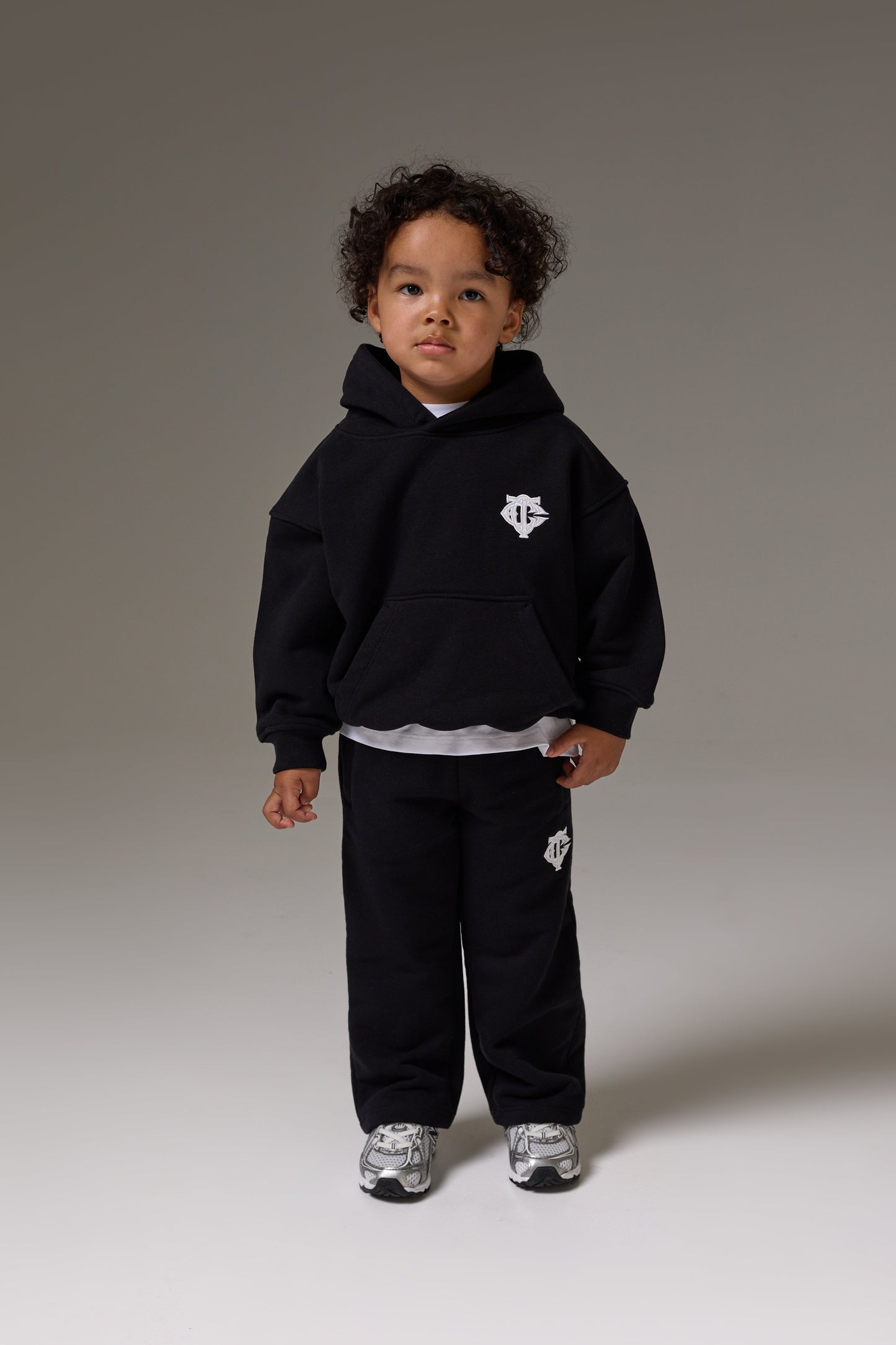 KIDS MONOGRAM EMBLEM APPLIQUE JOGGERS - BLACK