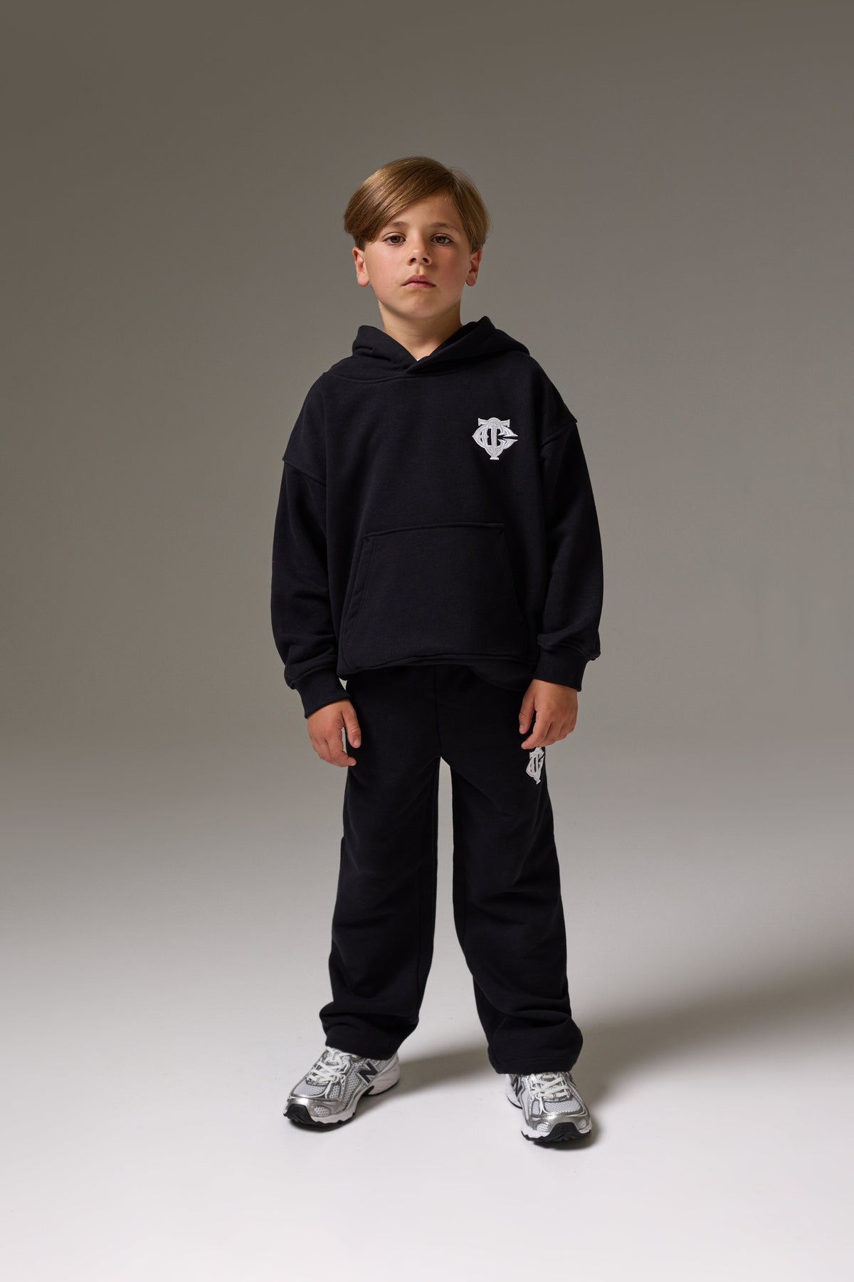 JUNIOR EMBLEM APPLIQUE HOODIE - BLACK