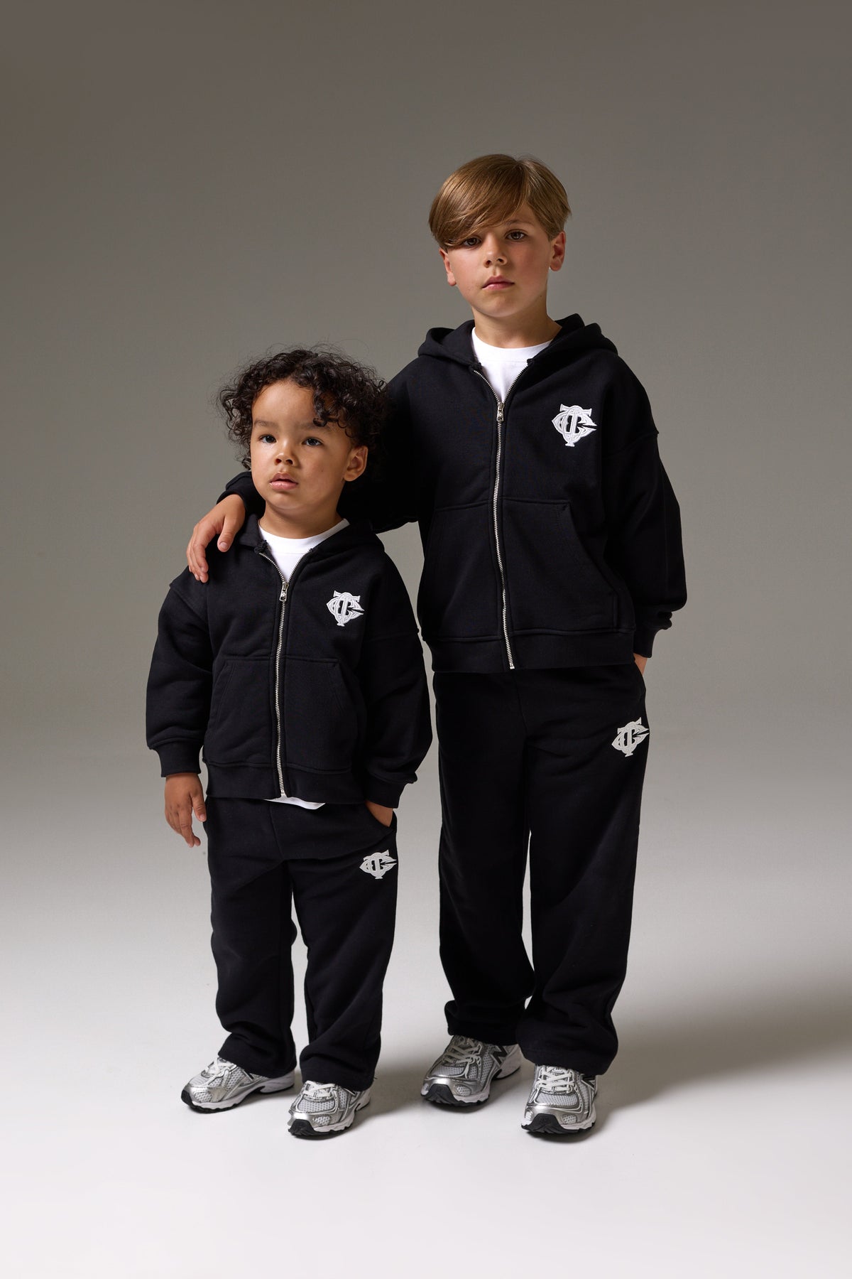 KIDS ZIP THROUGH MONOGRAM EMBLEM APPLIQUE HOODIE - BLACK