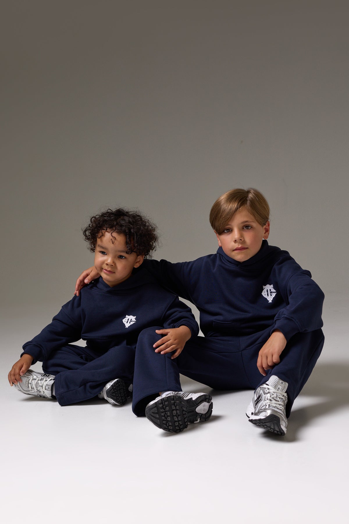 JUNIOR EMBLEM APPLIQUE JOGGERS - NAVY