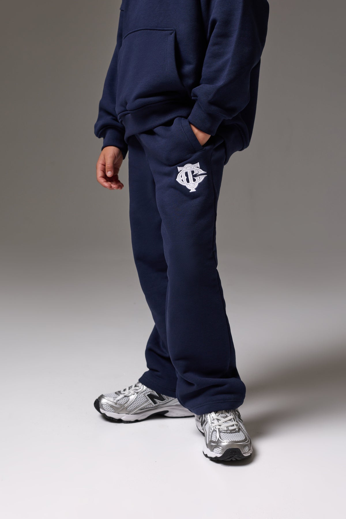 JUNIOR EMBLEM APPLIQUE JOGGERS - NAVY
