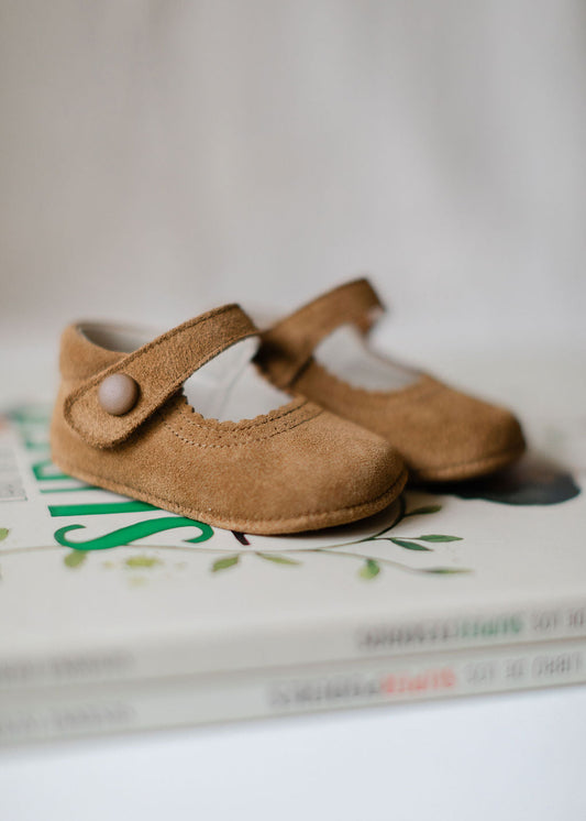 Mary Jane Pram Shoes in Camel Brown