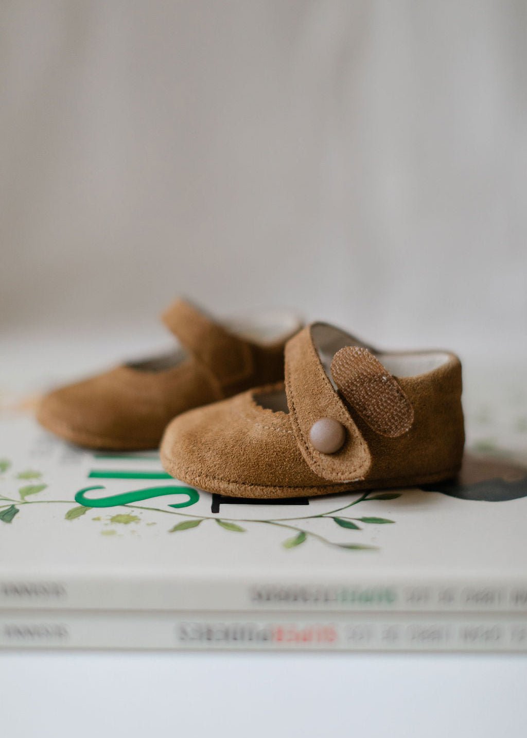 Mary Jane Pram Shoes in Camel Brown