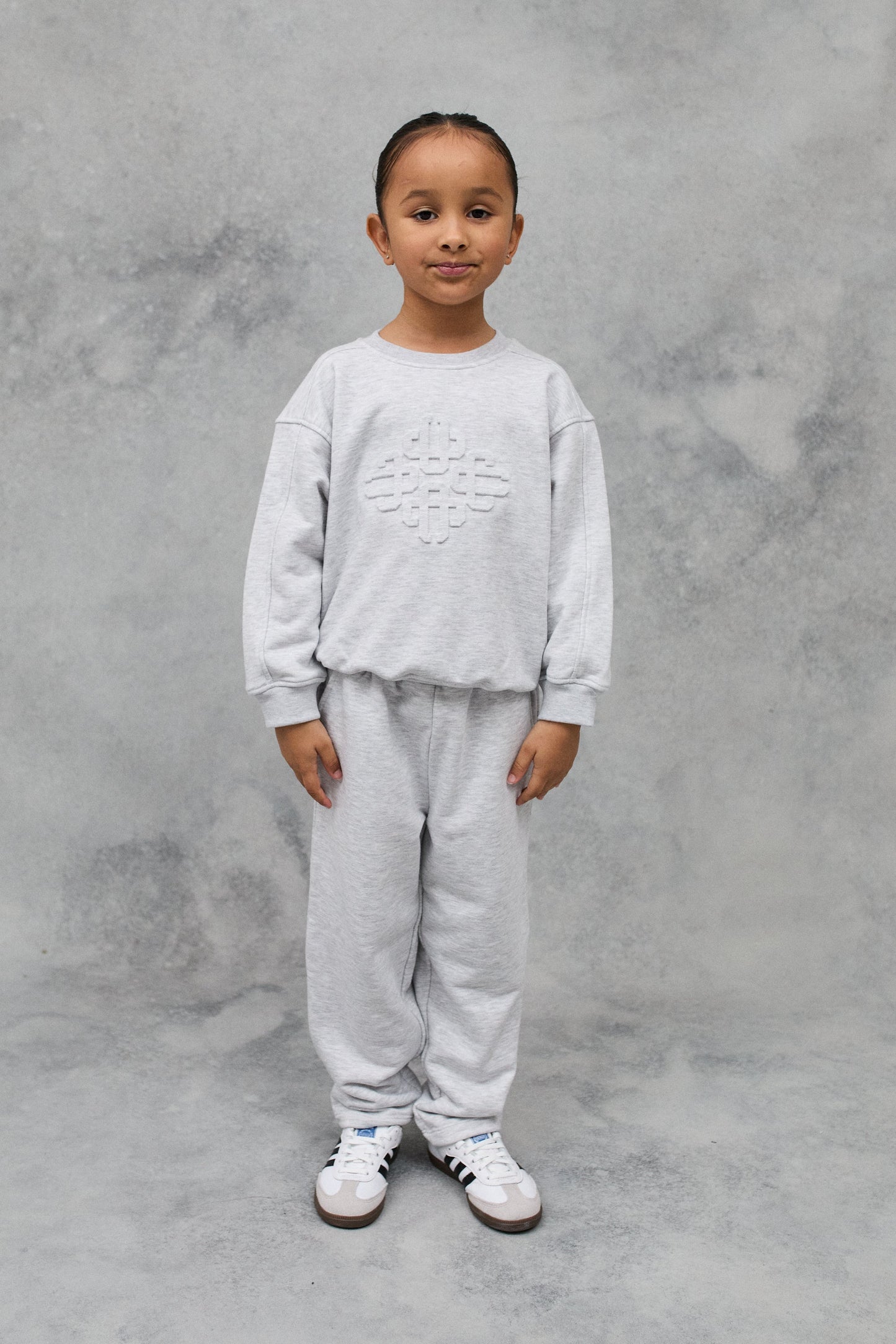 JNR EMBOSSED EMBLEM SWEATSHIRT - GREY MARL