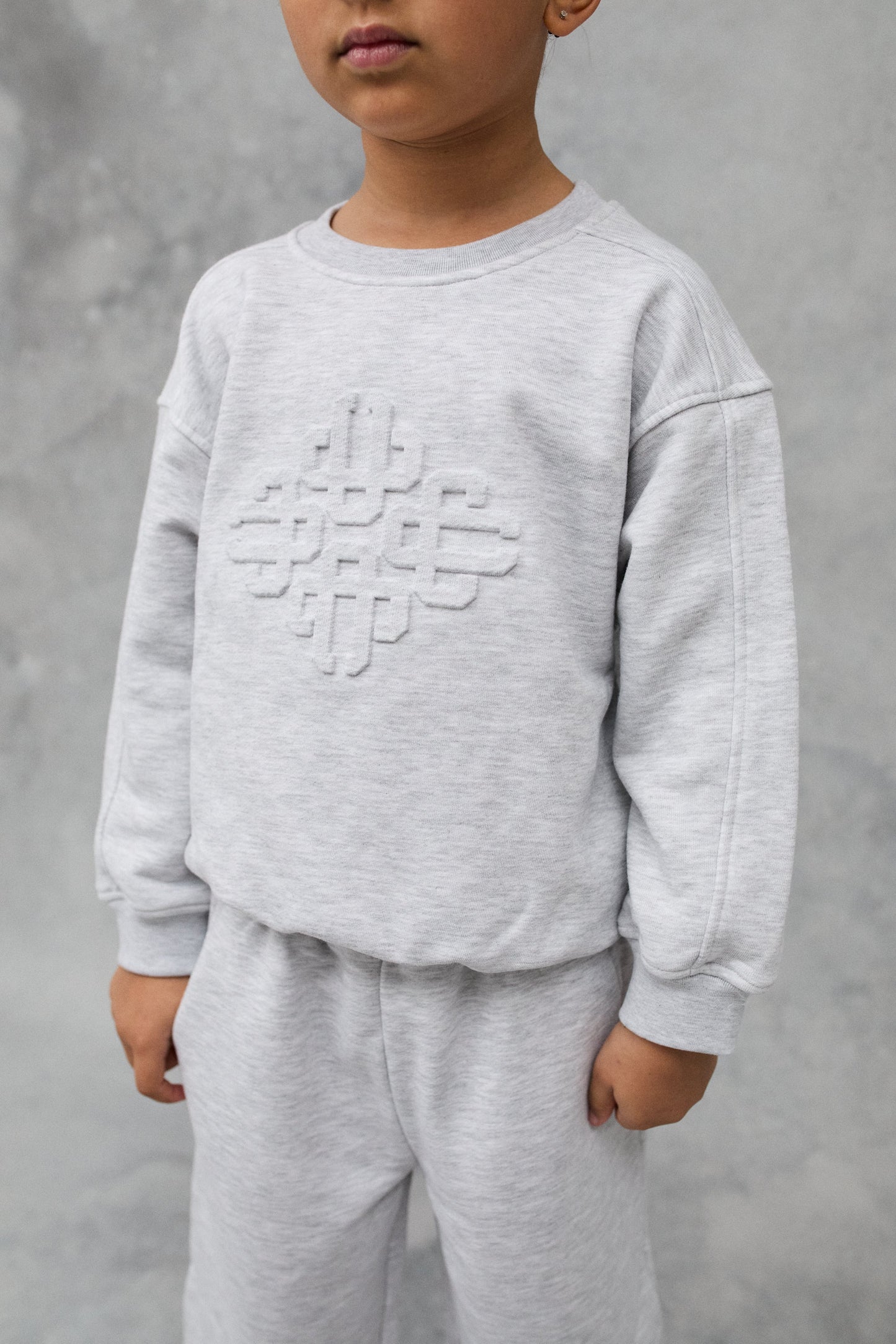 JNR EMBOSSED EMBLEM SWEATSHIRT - GREY MARL