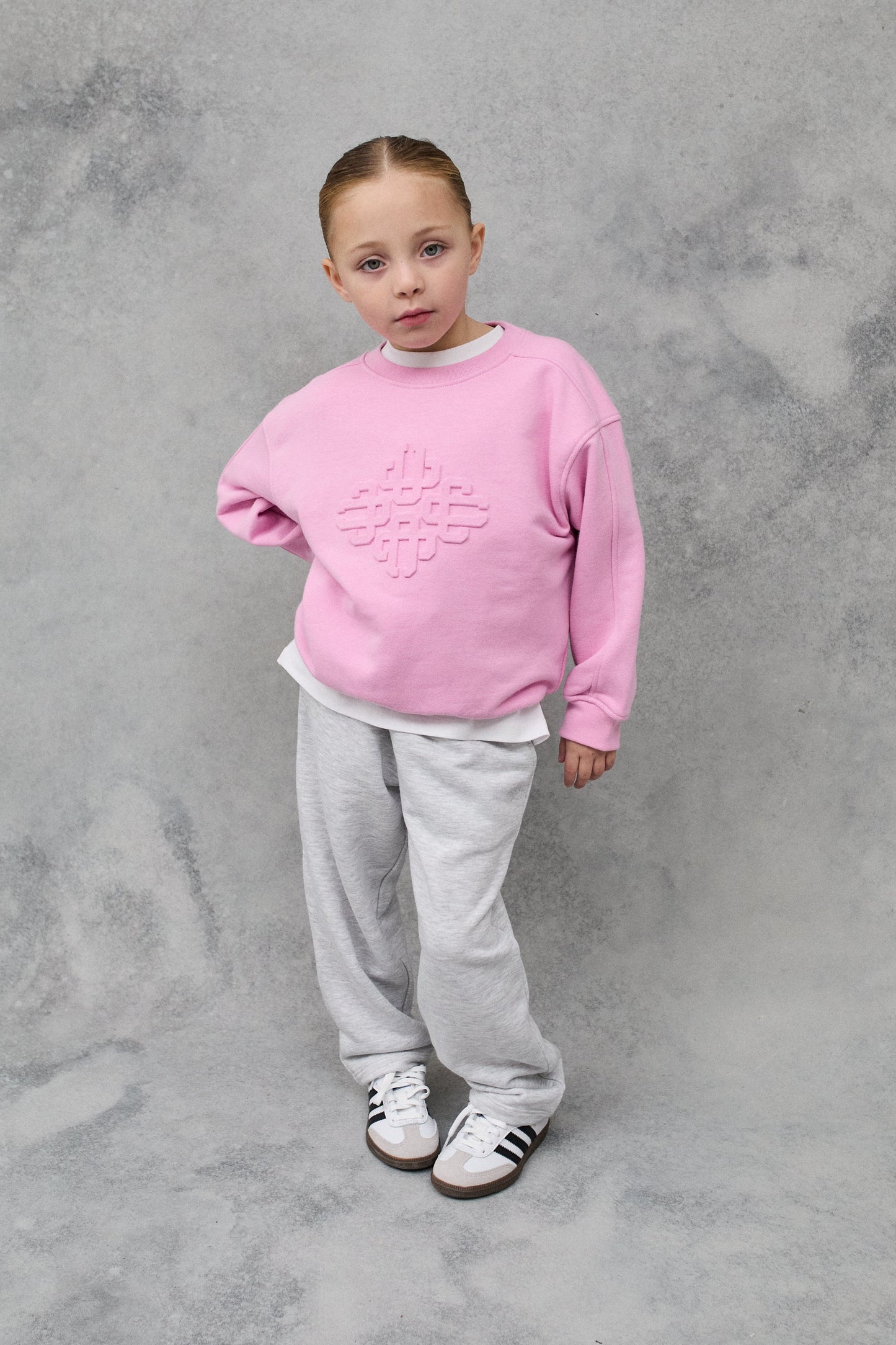 JNR EMBOSSED EMBLEM SWEATSHIRT - PINK