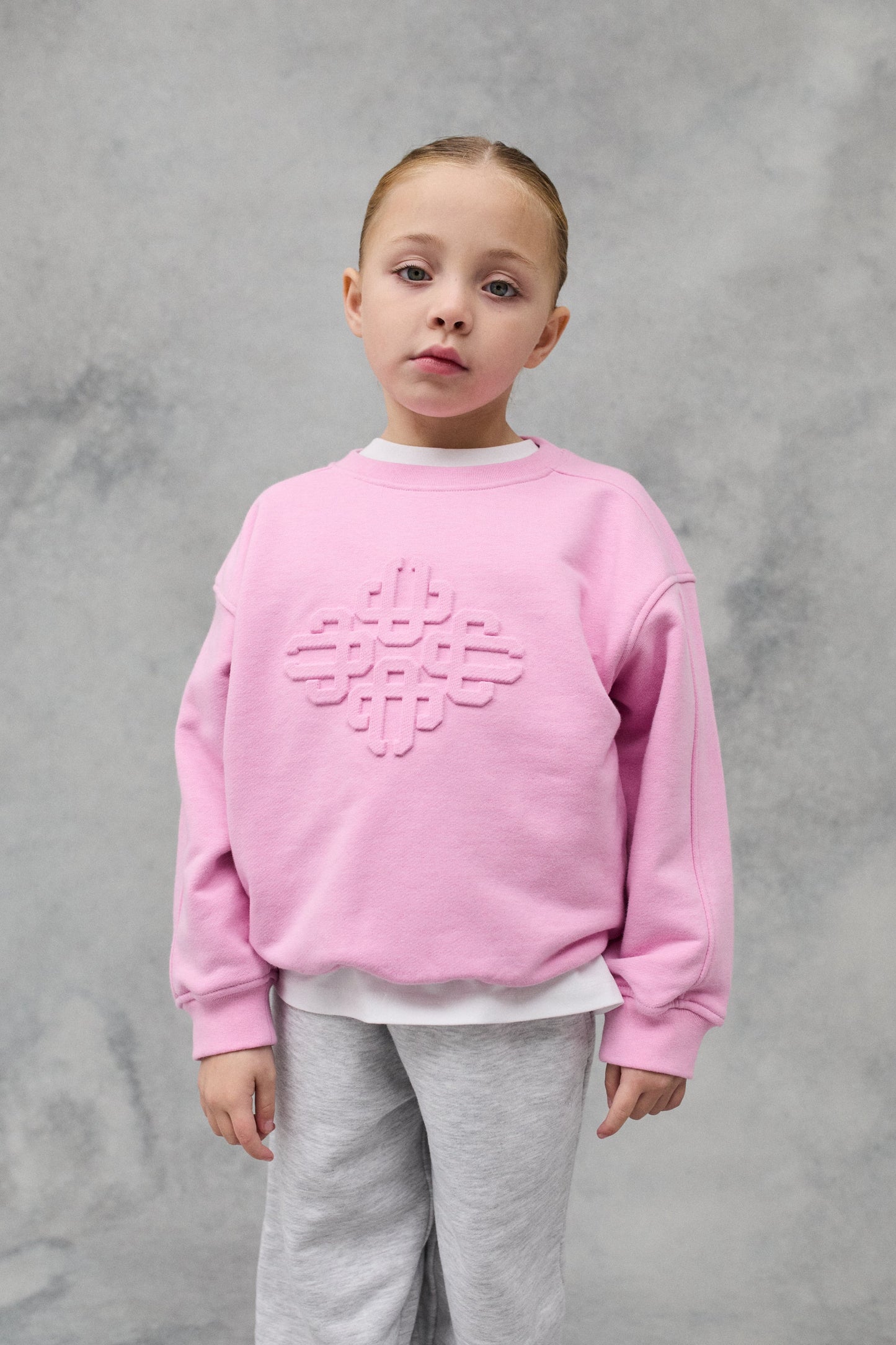 JNR EMBOSSED EMBLEM SWEATSHIRT - PINK