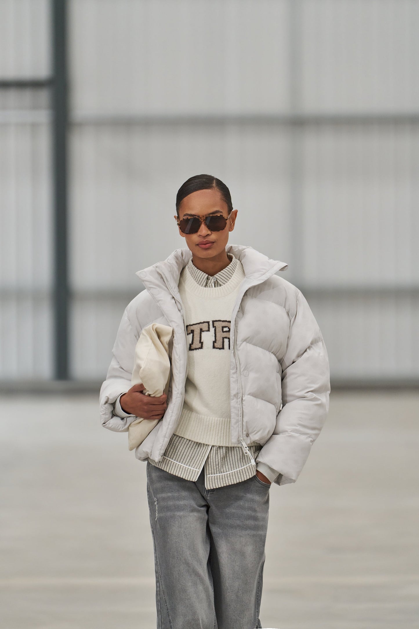 COLD REACTIVE EMBLEM PUFFER - OFF WHITE