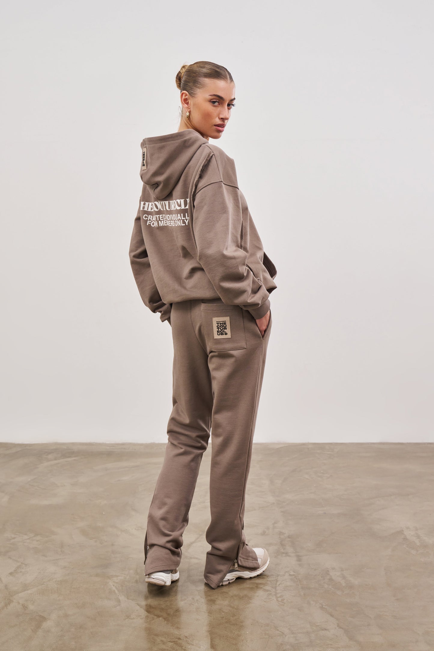 RAW SEAM STRAIGHT LEG JOGGERS - COFFEE