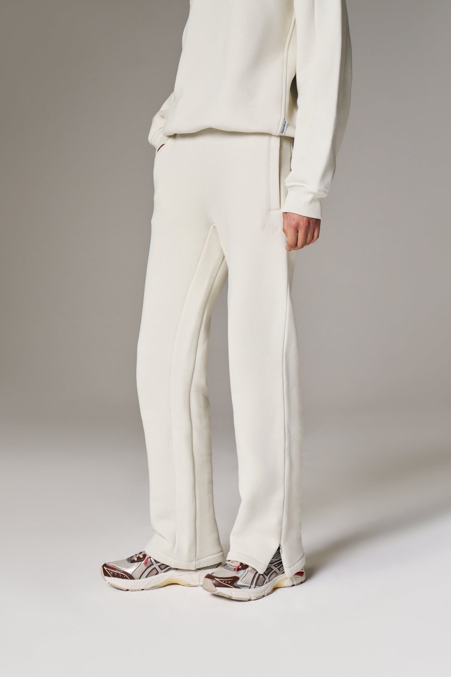 LAUNDERED CLASSICS STRAIGHT LEG JOGGERS - ECRU