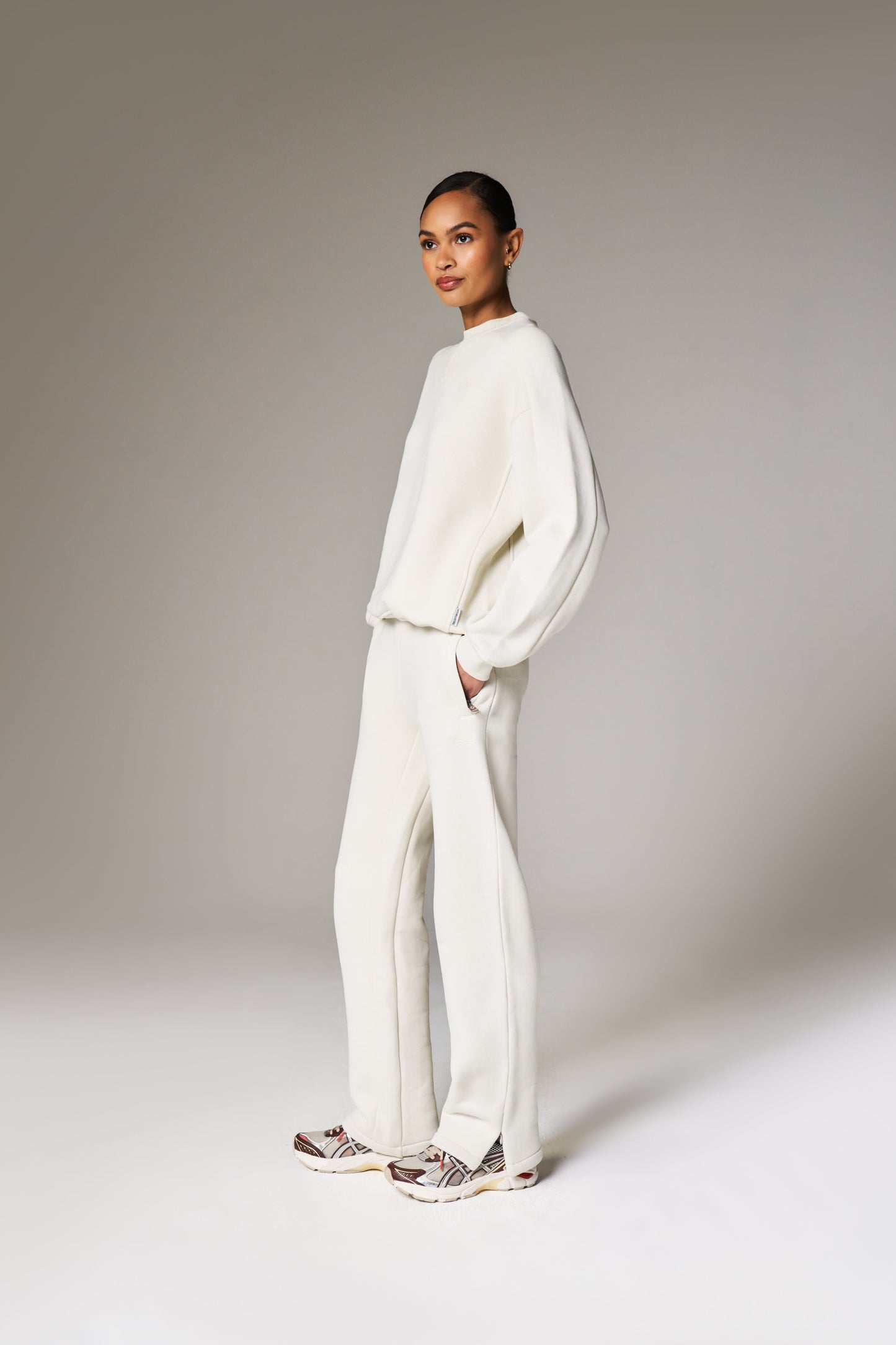 LAUNDERED CLASSICS STRAIGHT LEG JOGGERS - ECRU
