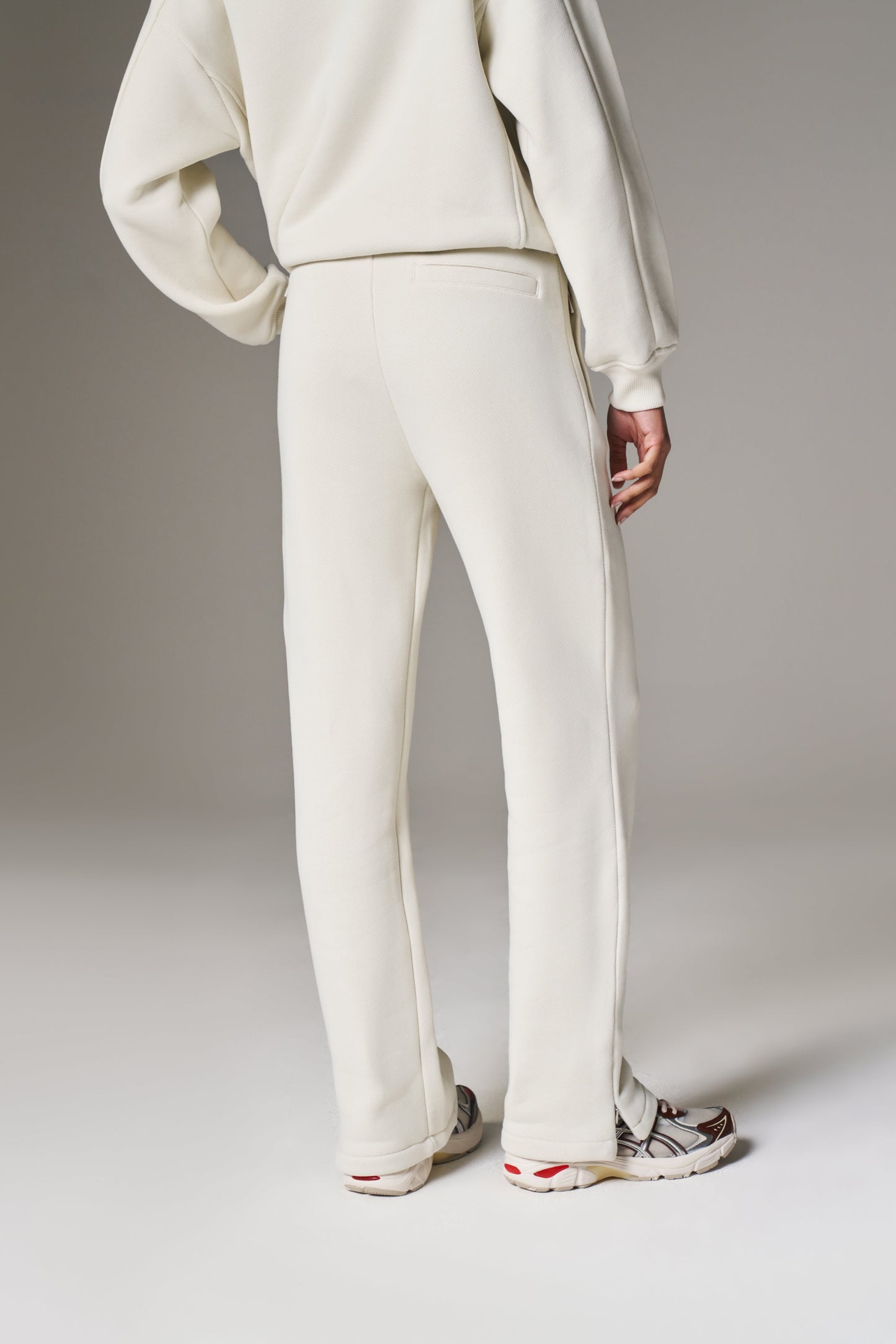 LAUNDERED CLASSICS STRAIGHT LEG JOGGERS - ECRU