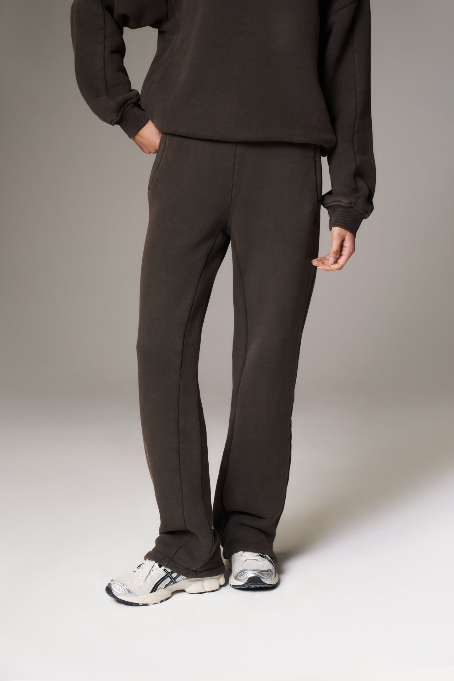 LAUNDERED CLASSICS STRAIGHT LEG JOGGERS - WASHED BROWN