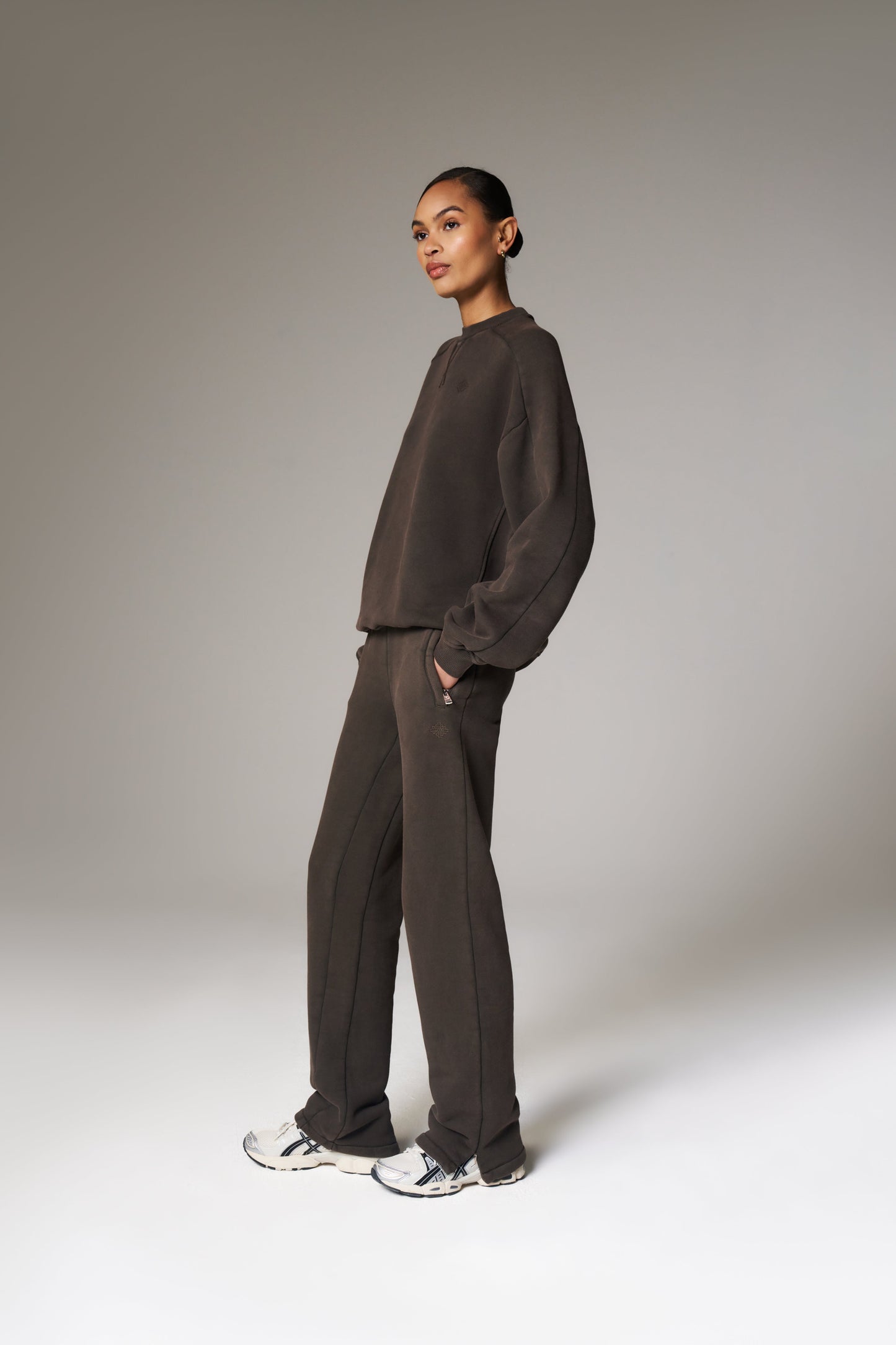 LAUNDERED CLASSICS STRAIGHT LEG JOGGERS - WASHED BROWN