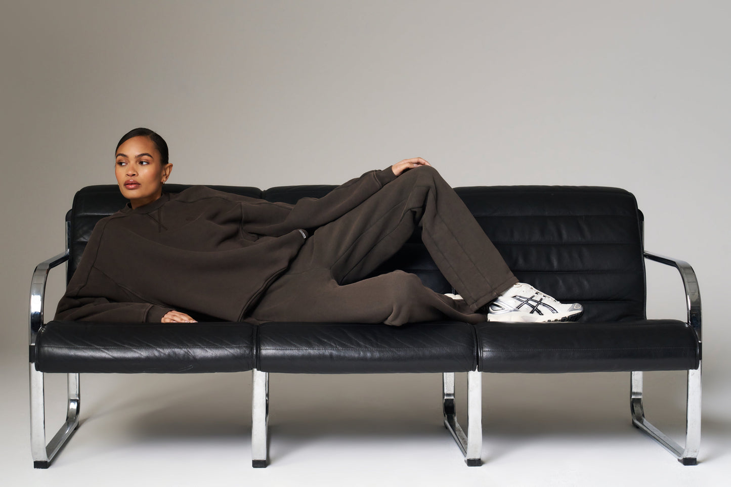 LAUNDERED CLASSICS STRAIGHT LEG JOGGERS - WASHED BROWN
