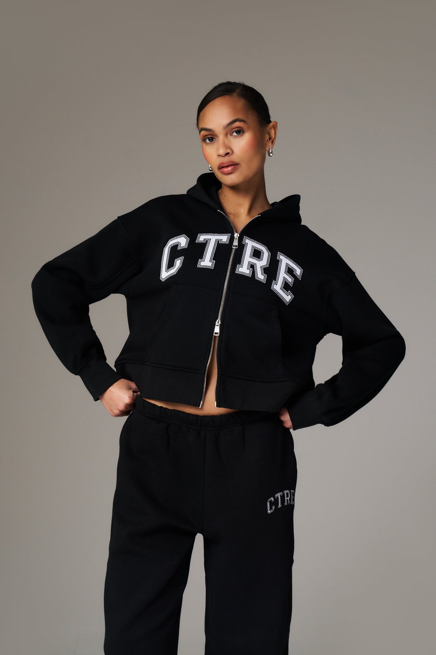 CTRE CROPPED ZIP THROUGH HOODIE - BLACK