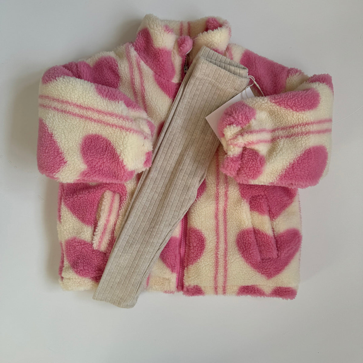 Soft Heart Print girls fleece detail — White Daisy