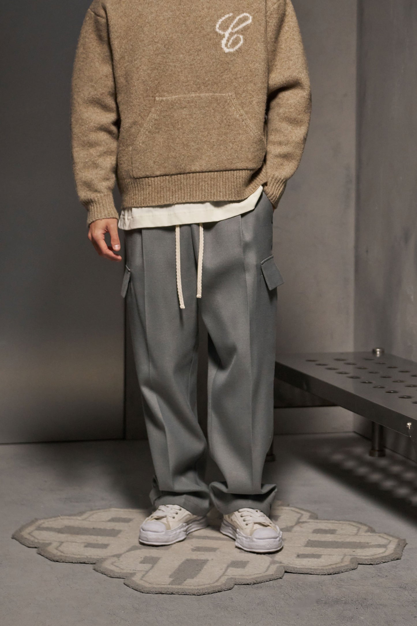 PLEATED WIDE LEG WOOL BLEND TROUSER - GREY