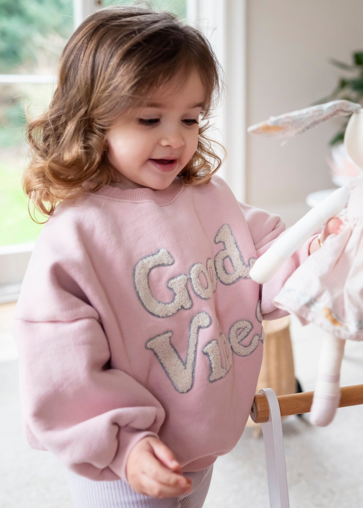 Good Vibes Sweatshirt in Pink