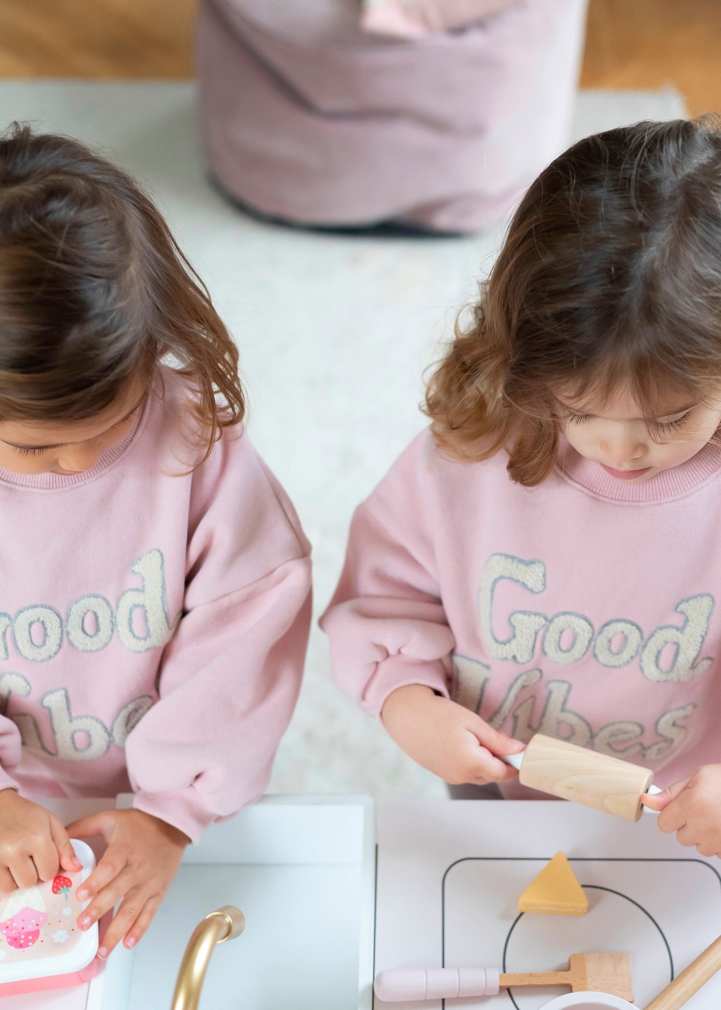 Good Vibes Sweatshirt in Pink