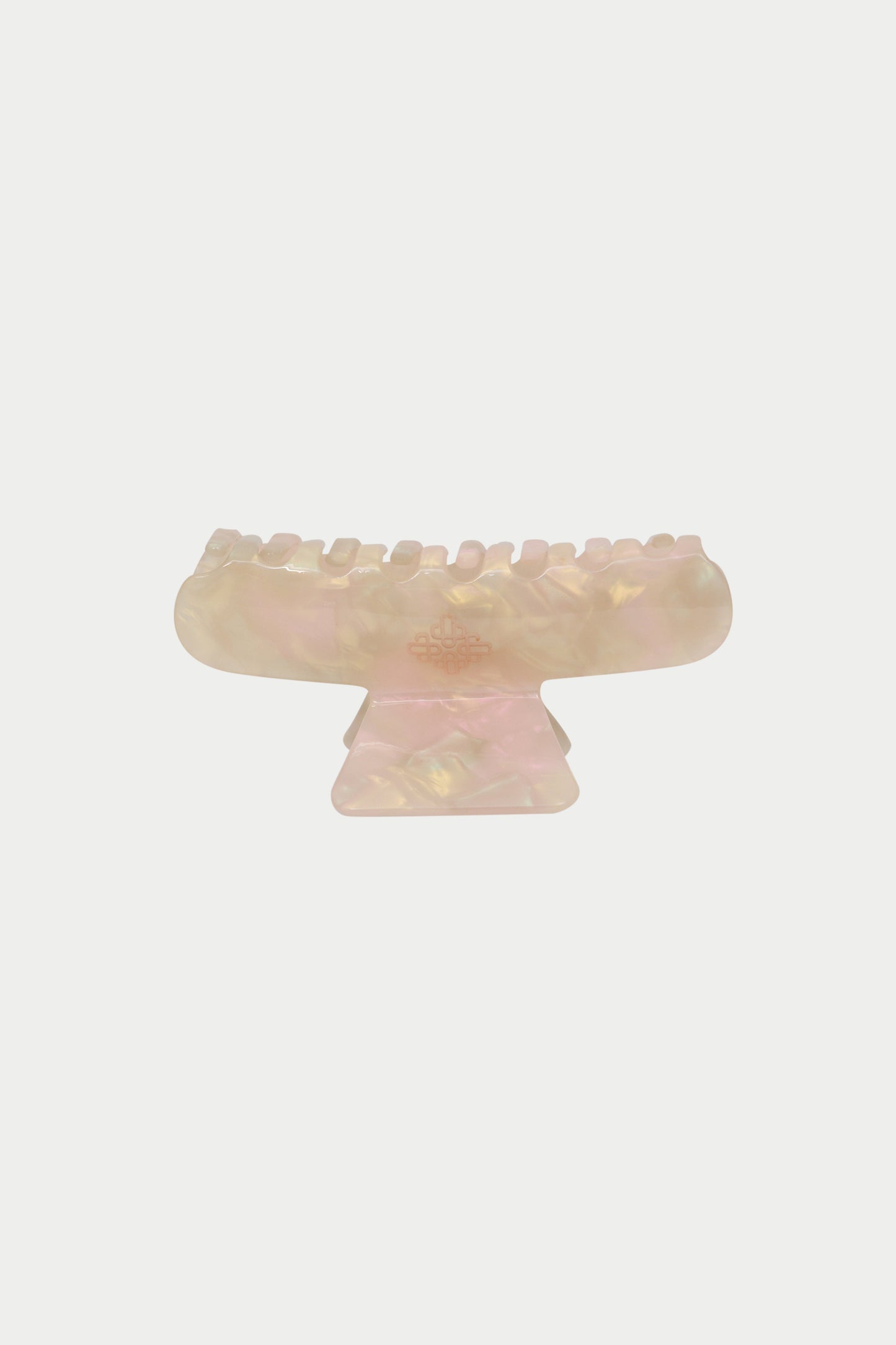 TORTOISESHELL EMBLEM CLAW CLIP - PEARL