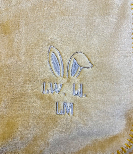 Mother’s Day Personalised Microfibre Sofa Blanket Throw for Mum/Mummy – Custom Name Embroidered – Super Soft Luxury Cozy Couch & Bed Throw – Gift Boxed in Tissue Paper – Perfect Mum/New Mum/Nana Gift – 120x160cm, 460gsm – Machine Washable – Made in UK