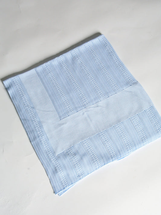 Mac Ilusion Knitted Blanket in Blue
