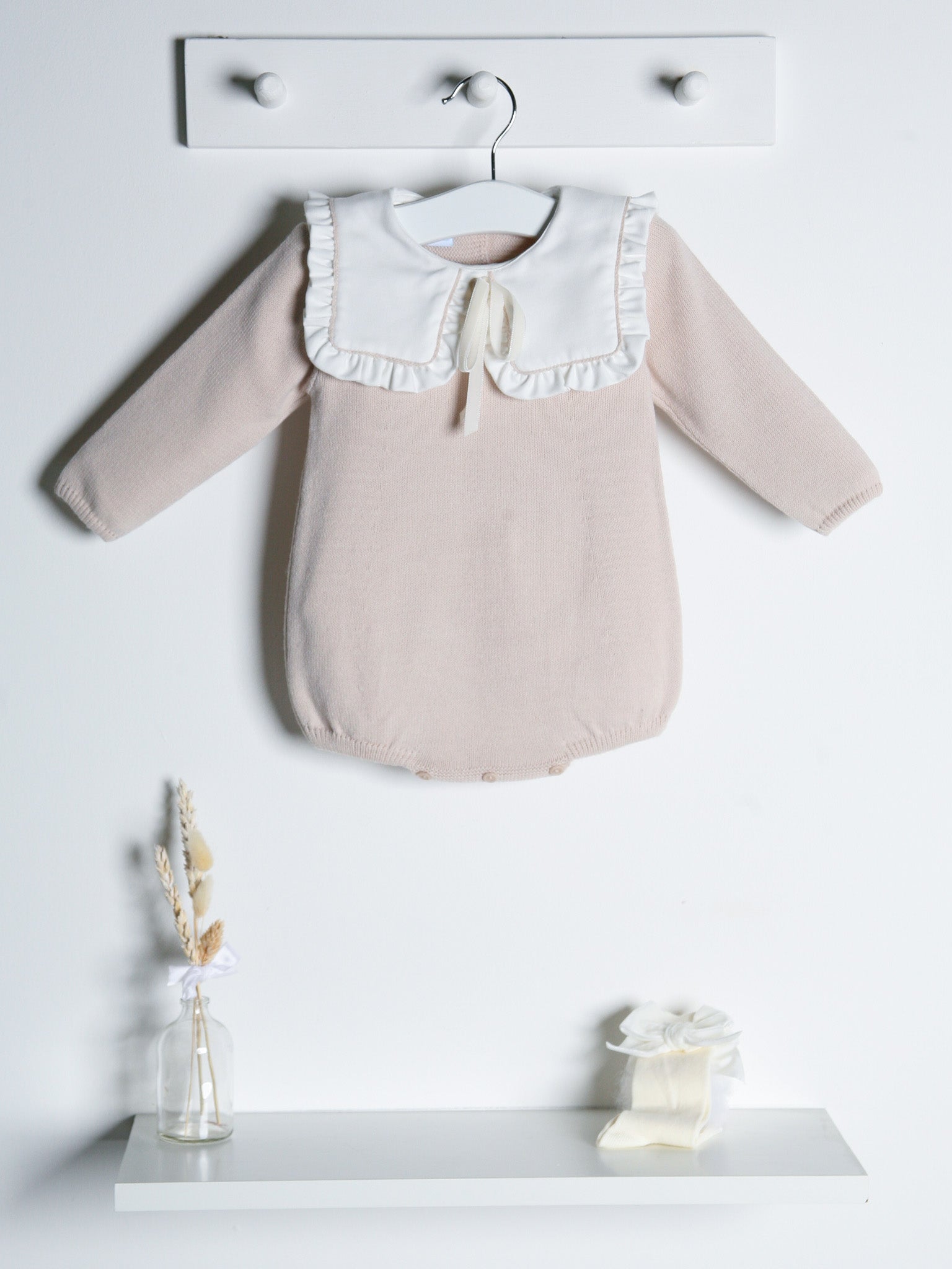 Baby Mabel beige knitted romper with bib collar - Rose & Albert
