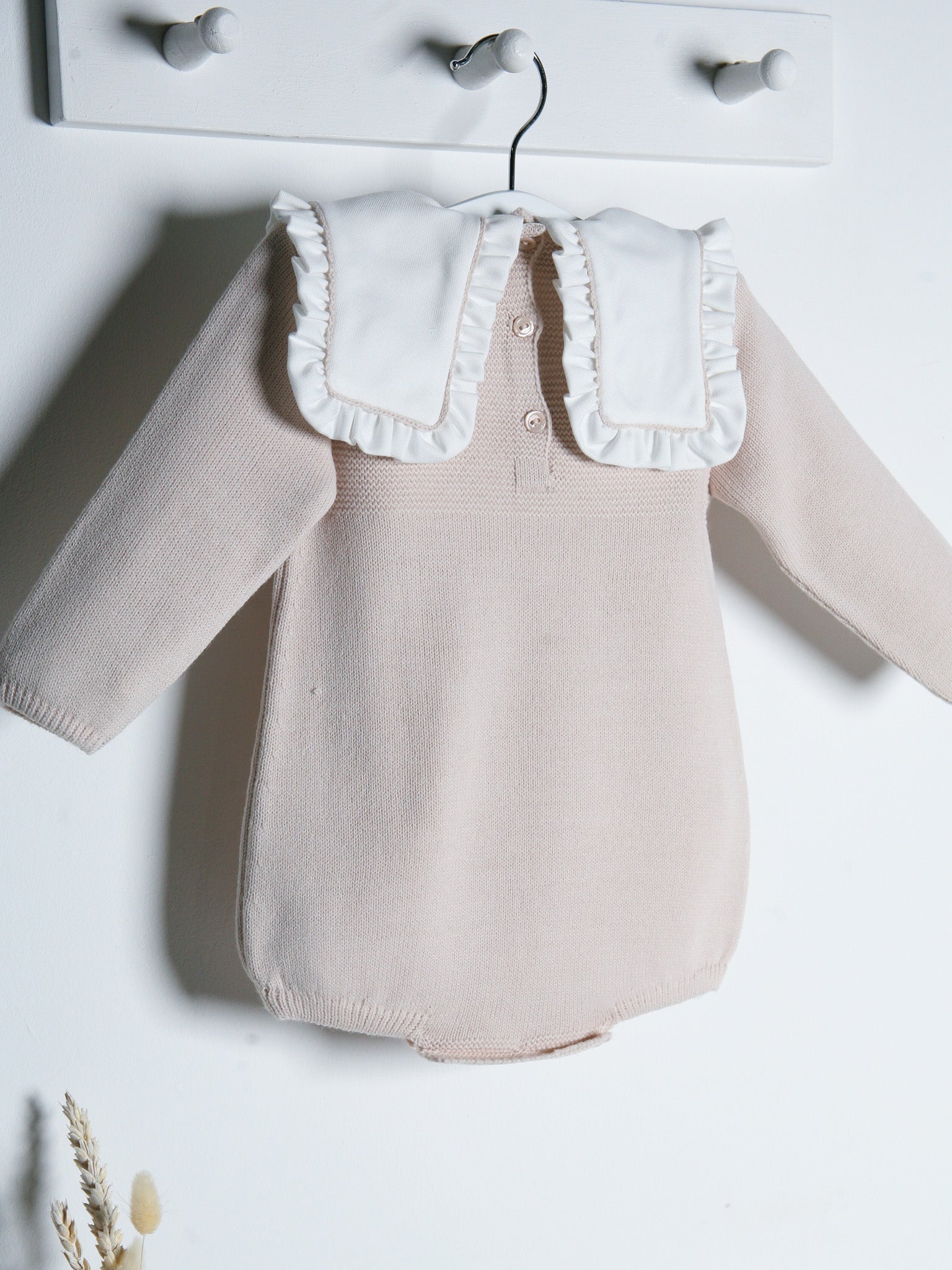 Baby Mabel beige knitted romper with bib collar - Rose & Albert