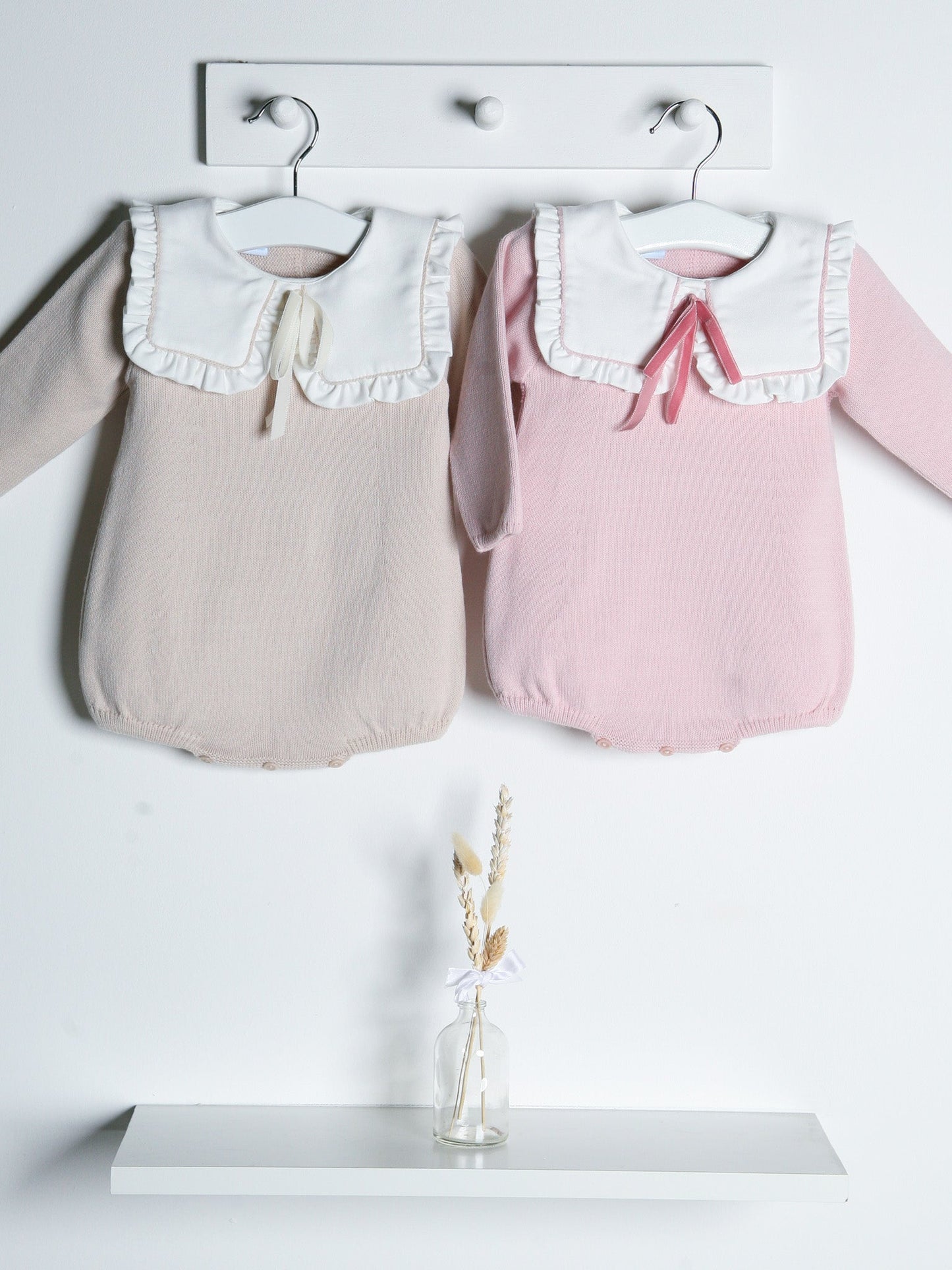 Baby Mabel beige knitted romper with bib collar - Rose & Albert