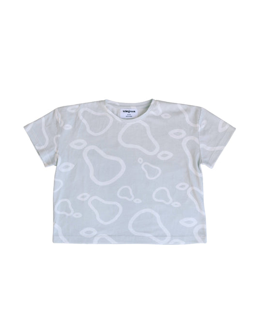 Wildgreen’s White Pear T-shirt, a gender-neutral kids’ tee made from 100% GOTS-certified organic cotton. Featuring a timeless, nature-inspired design, this sustainable and ethical kidswear piece is soft, breathable, and perfect for everyday wear. #OrganicKidswear #SustainableFashion #EthicalClothing