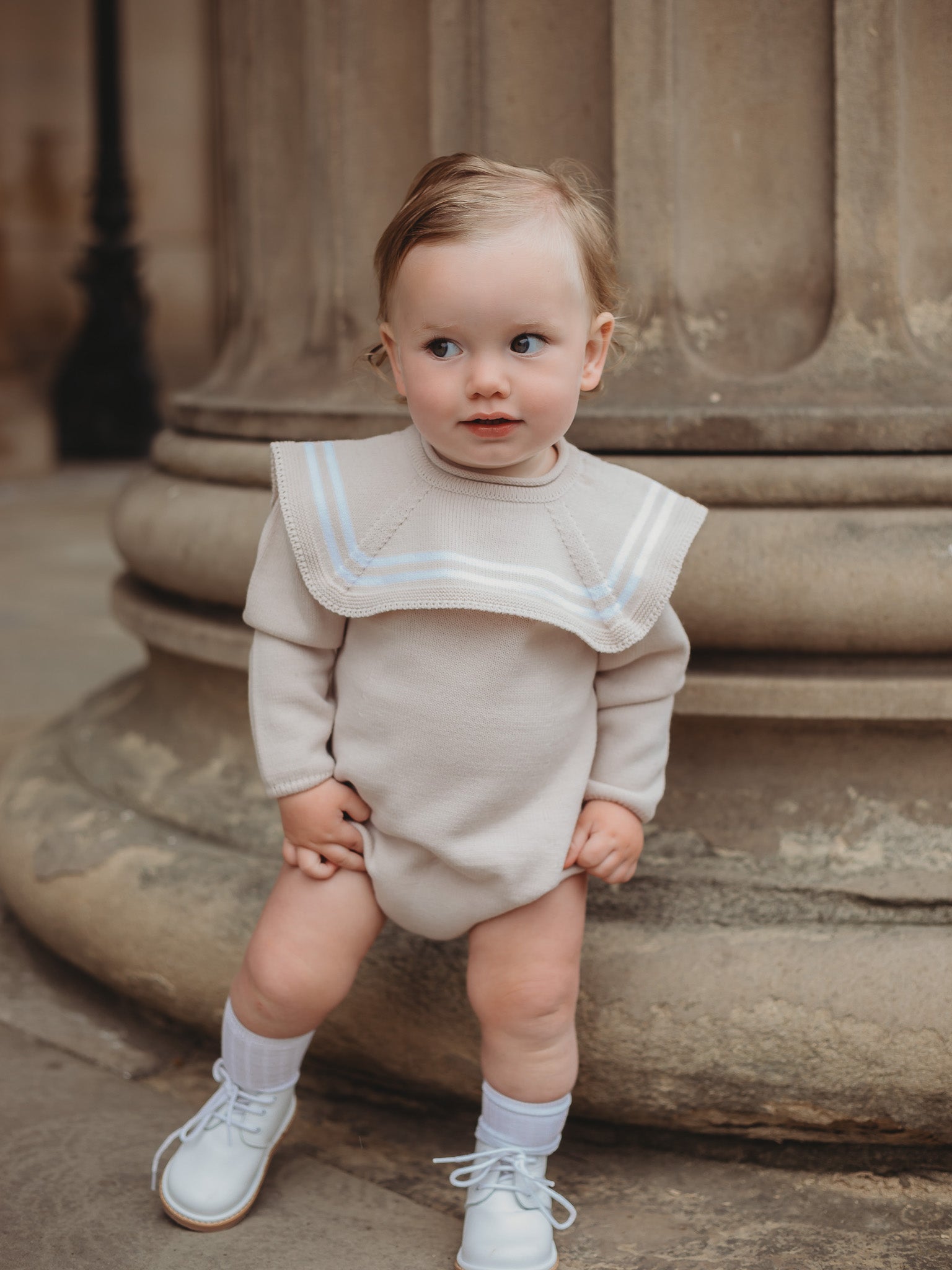 'Finn' beige & white knitted romper with sailor collar - Rose & Albert