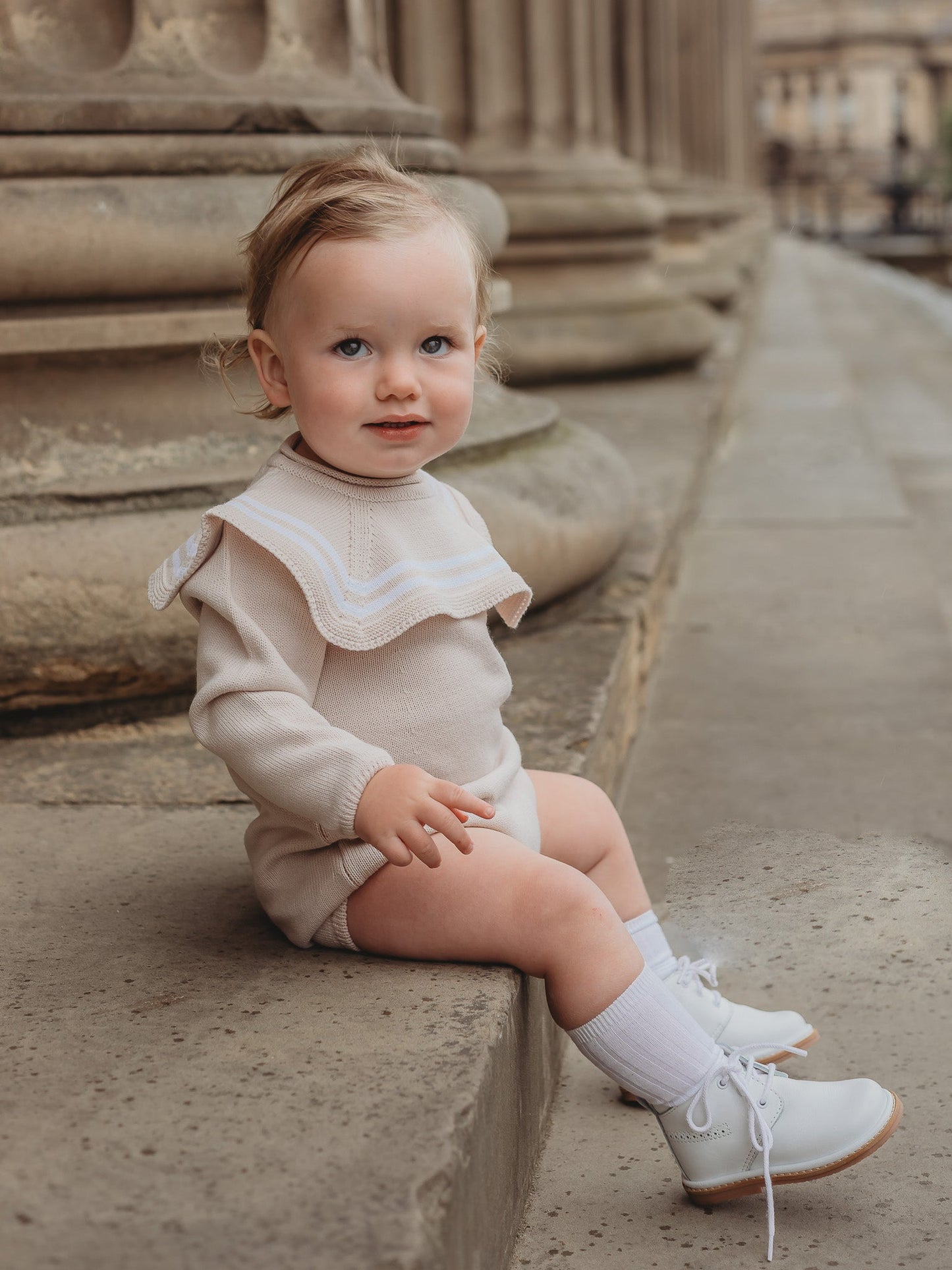 'Finn' beige & white knitted romper with sailor collar - Rose & Albert