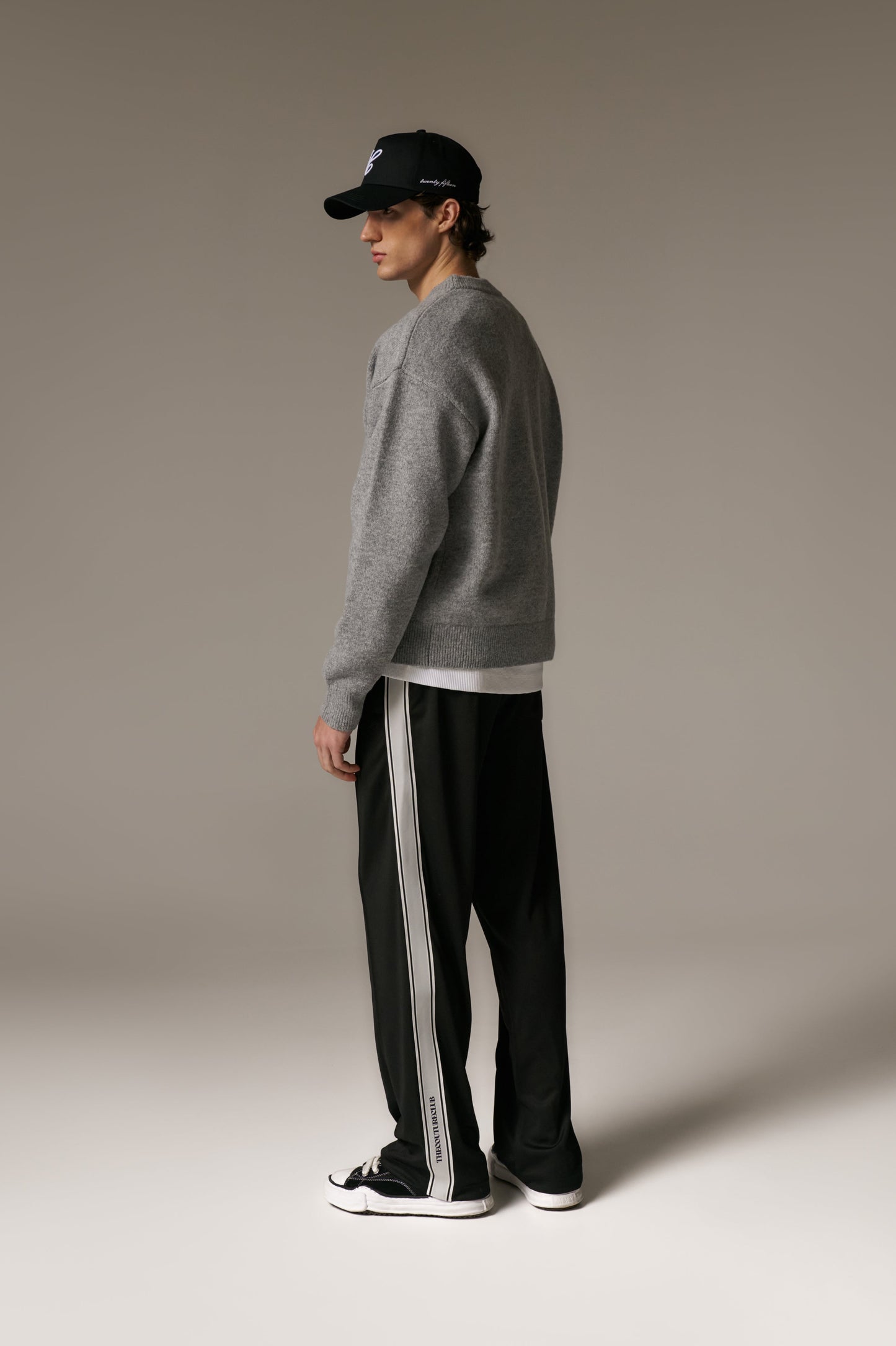 C EMBROIDERY KNITTED CREW - GREY MARL