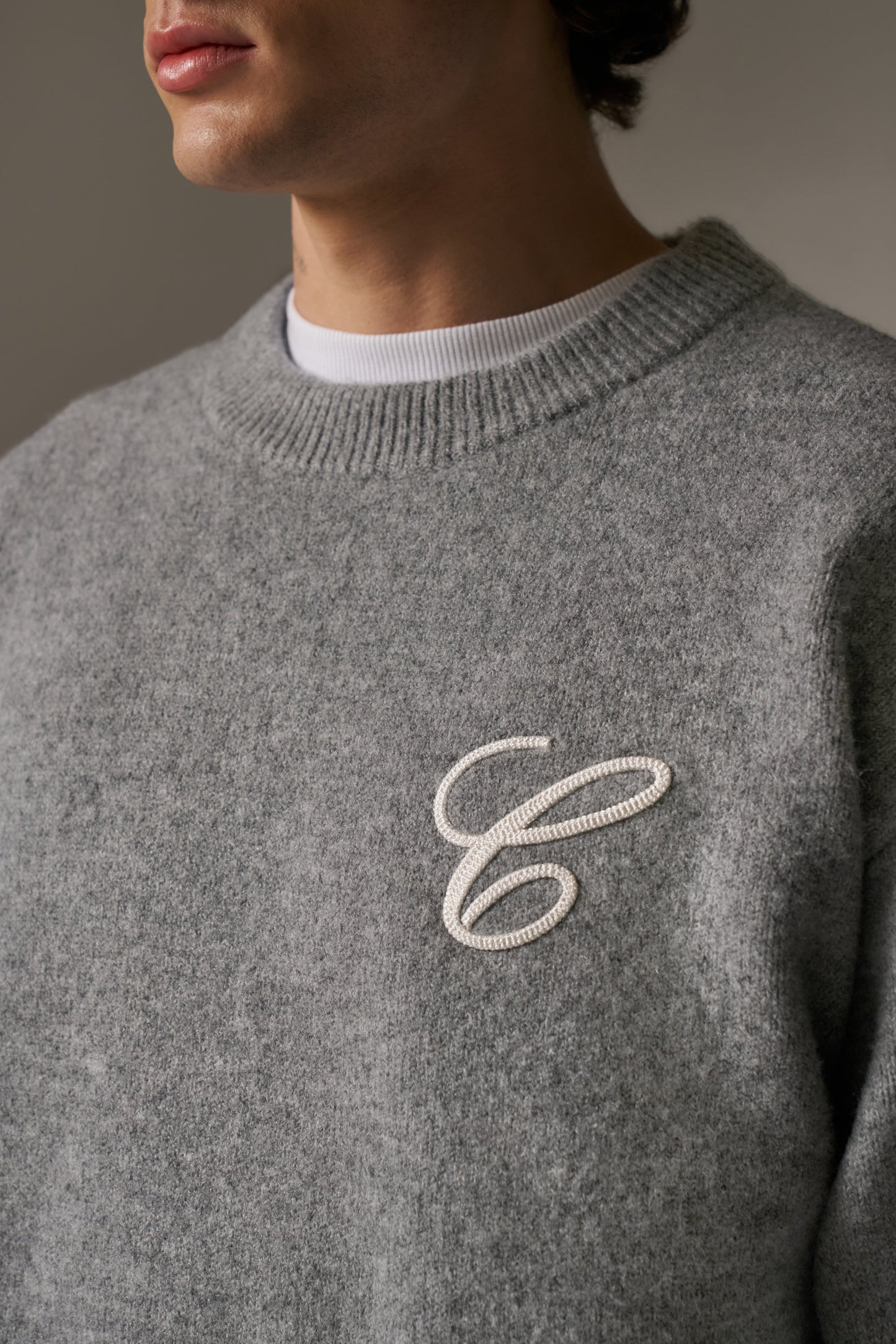 C EMBROIDERY KNITTED CREW - GREY MARL