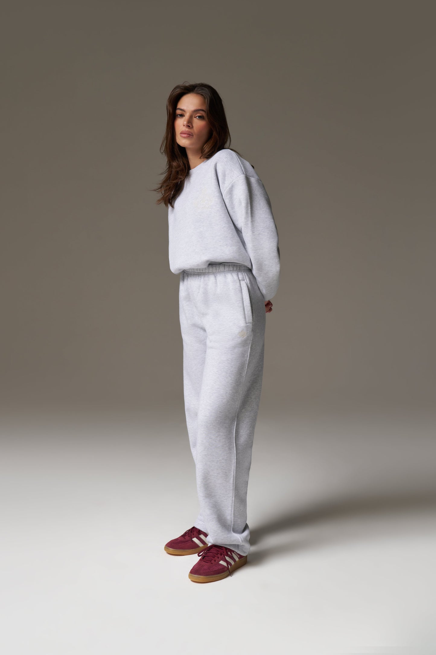EMBROIDERED CREST RELAXED JOGGERS - GREY MARL