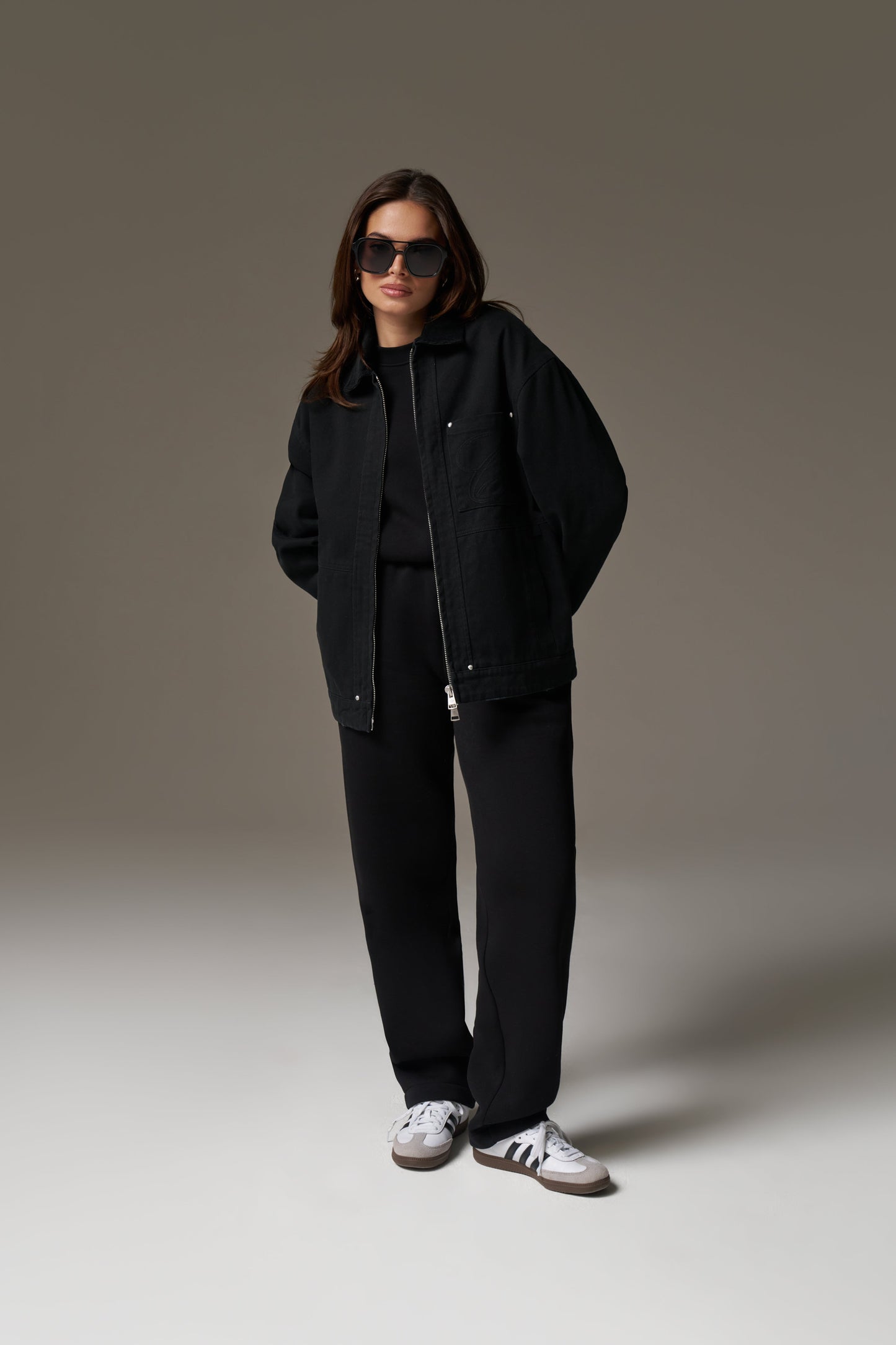 EMBROIDERED CREST RELAXED JOGGERS - BLACK