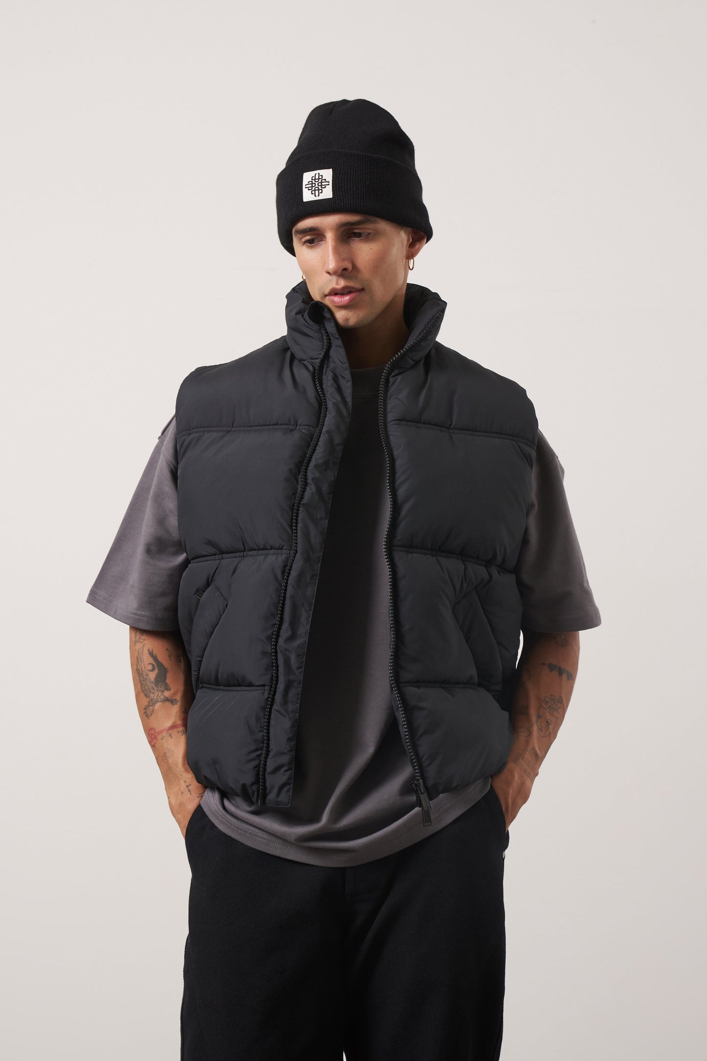 ESSENTIALS MATTE GILET - BLACK