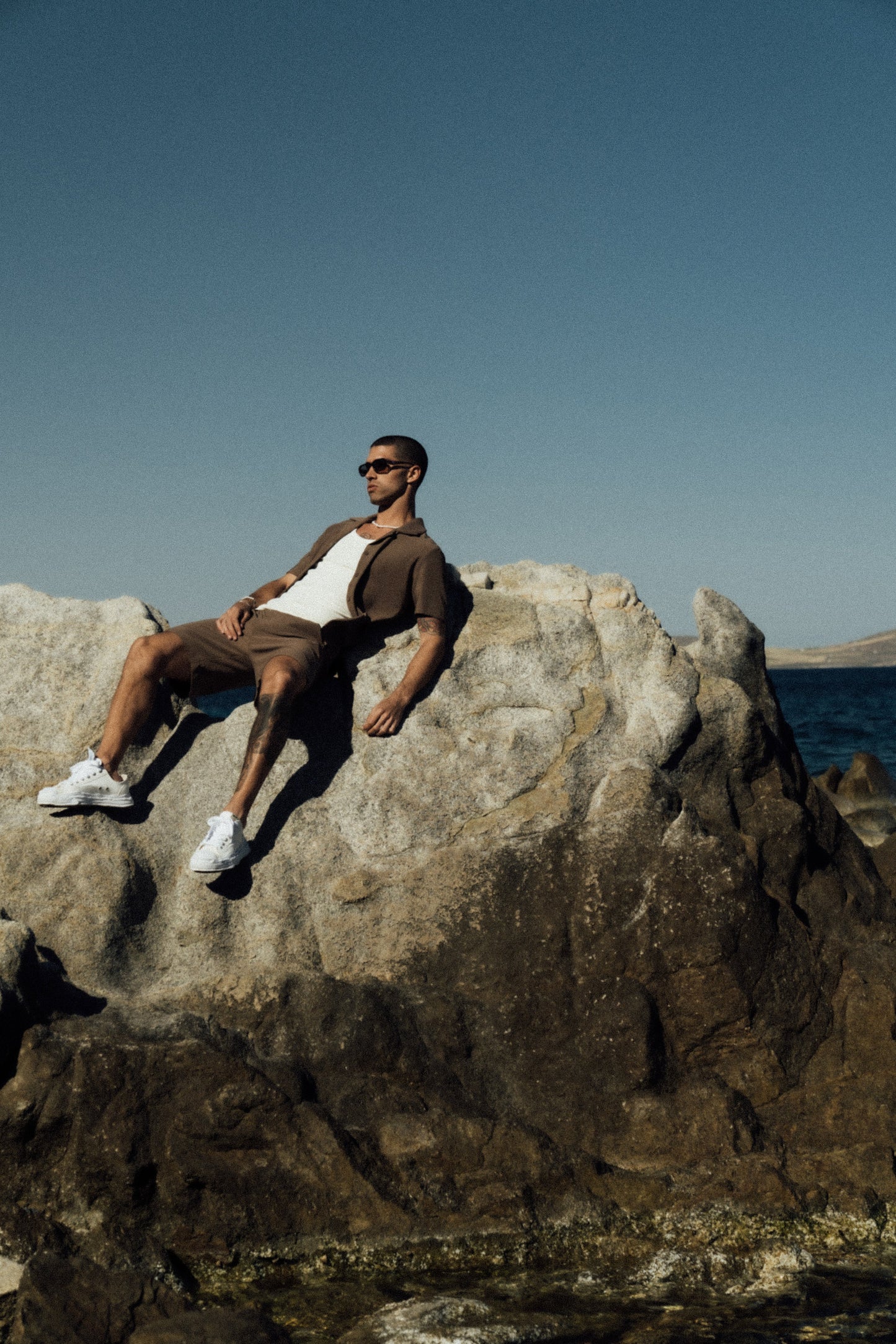 RIB TEXTURED SHORTS - BROWN