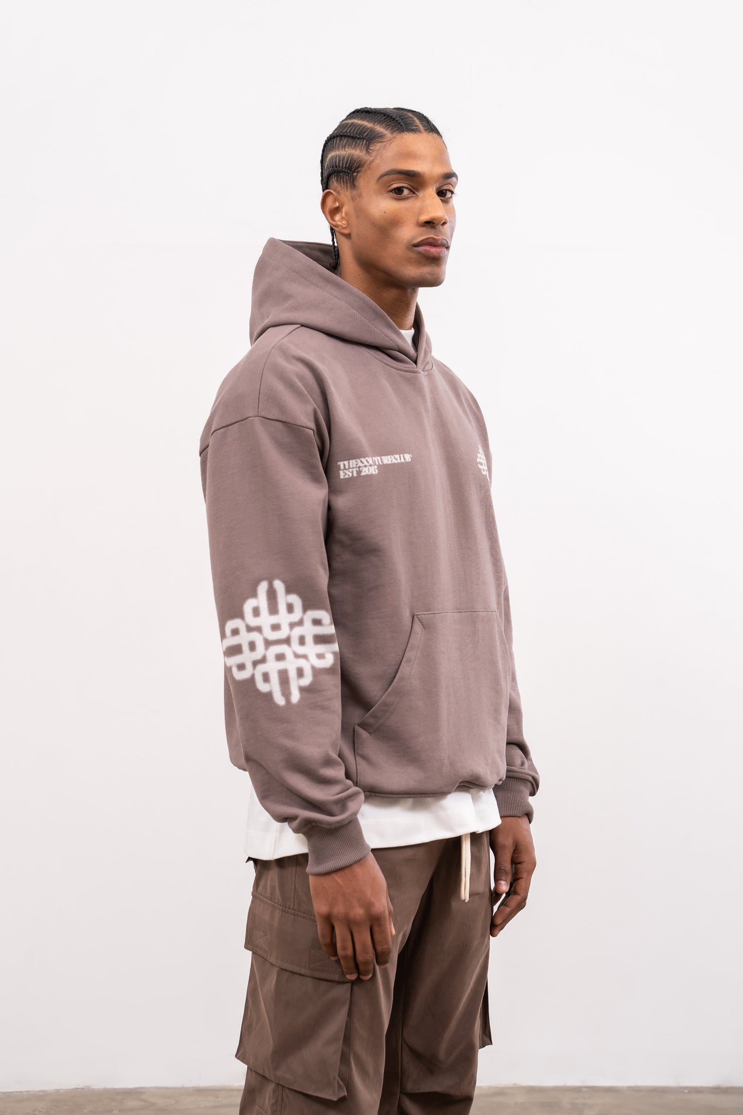 BLURRED EMBLEM GRAPHIC HOODIE - BROWN